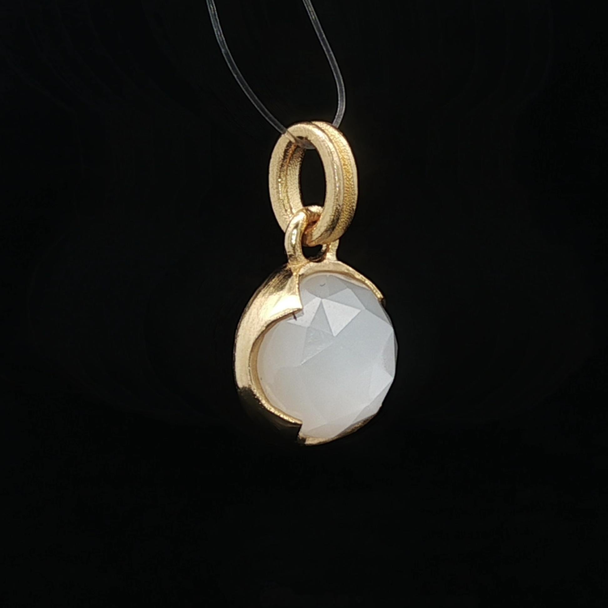 .900 Pendentif en or jaune à haute teneur en or à facettes pour pierres de lune solitaires en vente 3