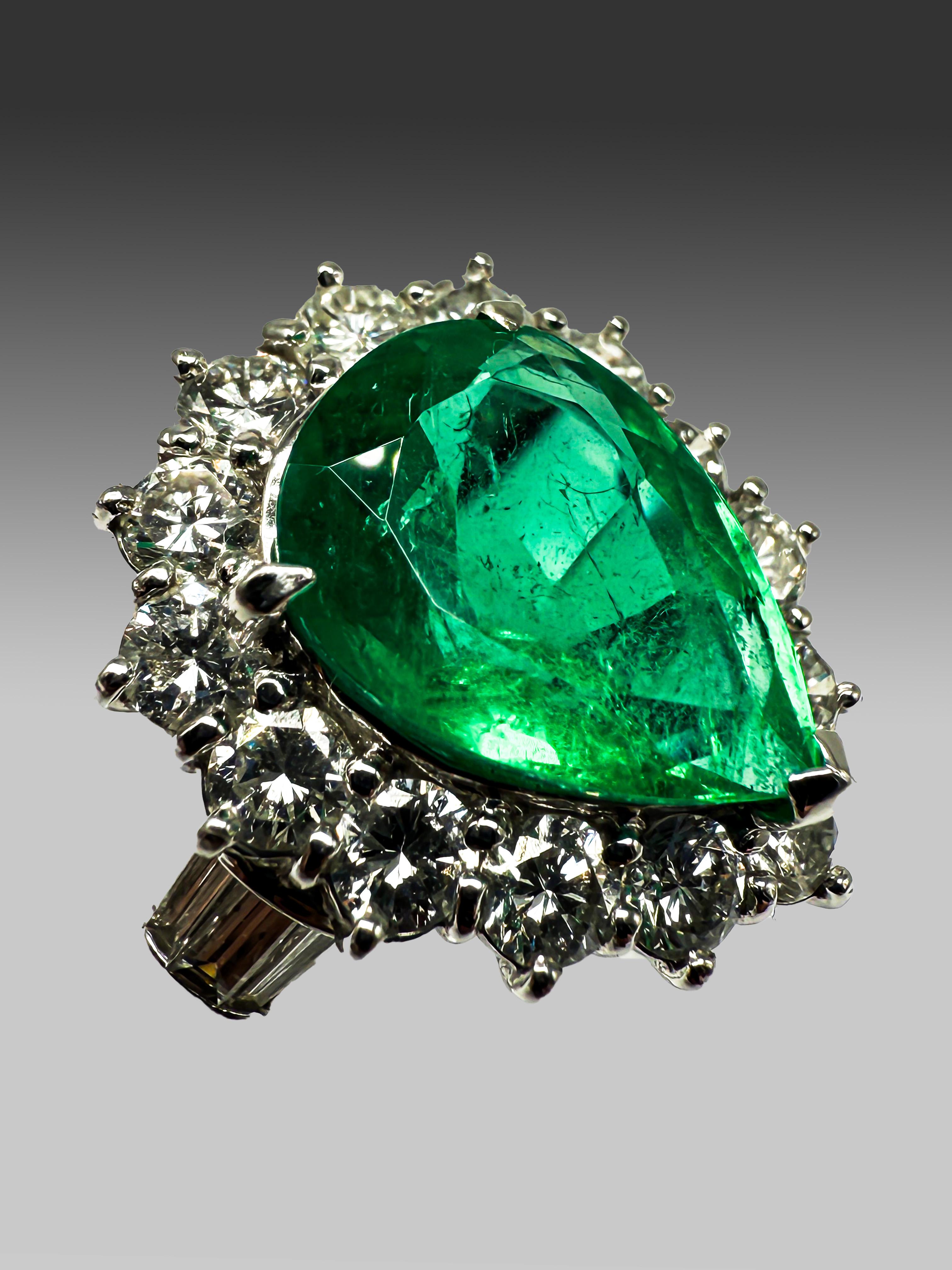 Modern 900 Platinum Ring Featuring Emeralds and Diamonds For Sale