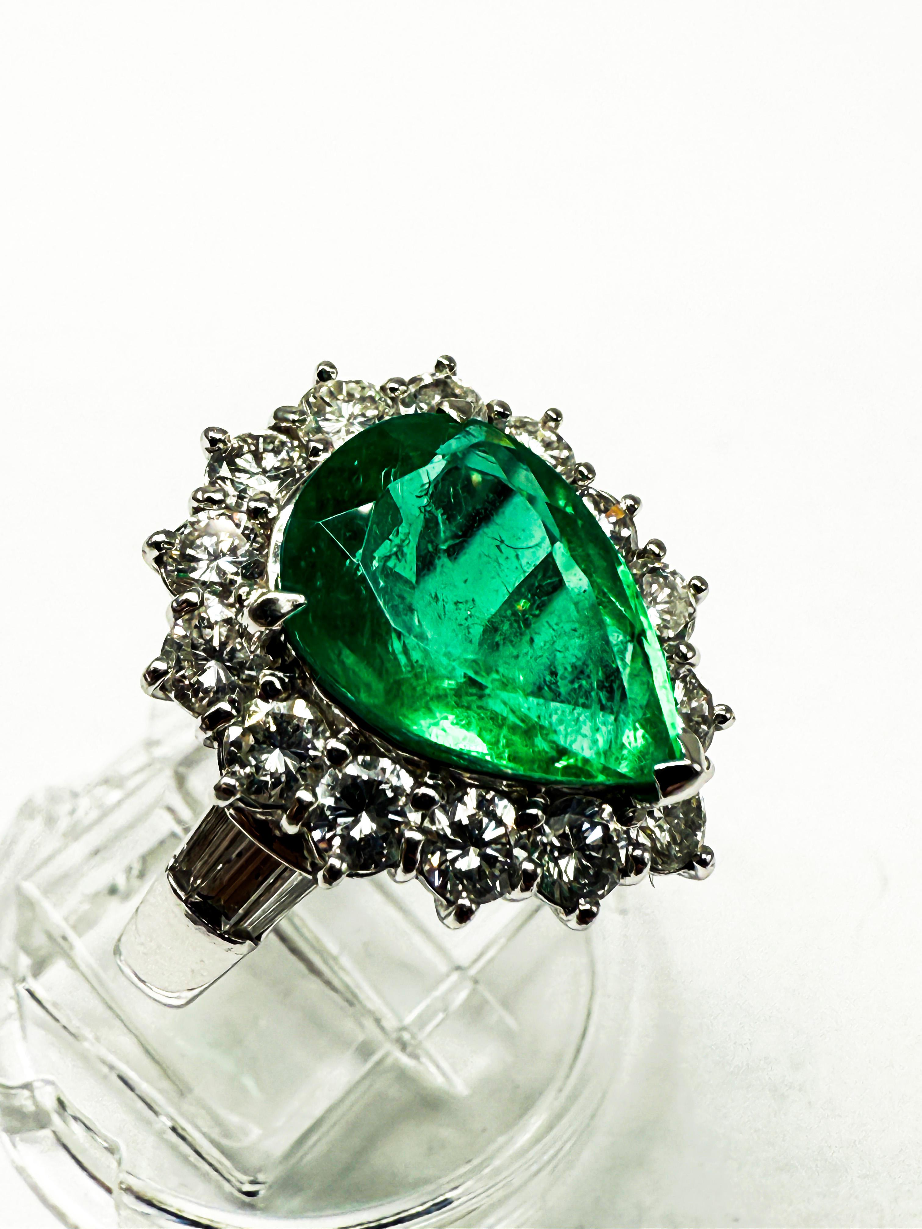Women's 900 Platinum Ring Featuring Emeralds and Diamonds For Sale