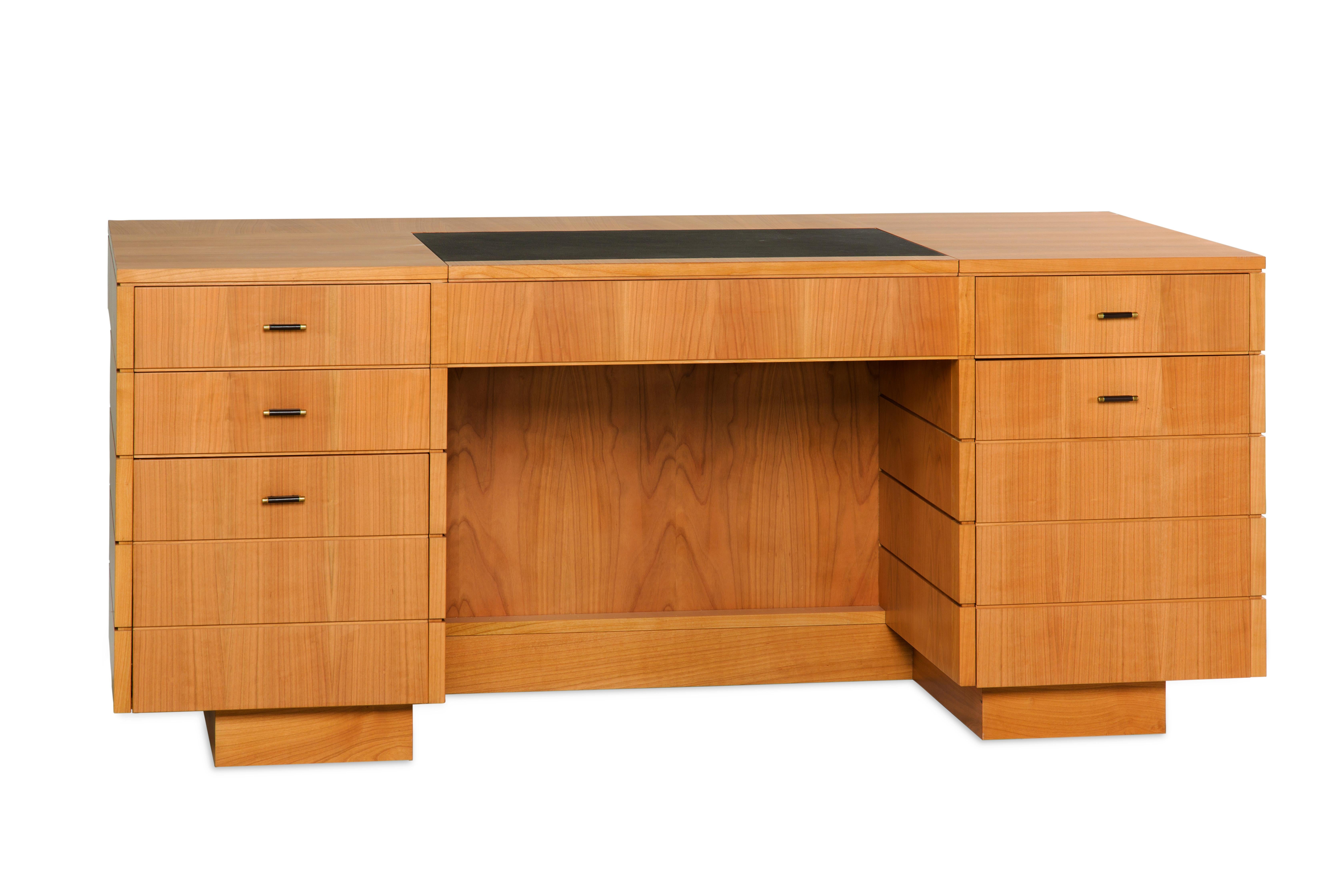 Schreibtisch aus Holz im Stil von900 aus Kirschbaumholz mit Lederplatte und Schubladen, von Morelato 7