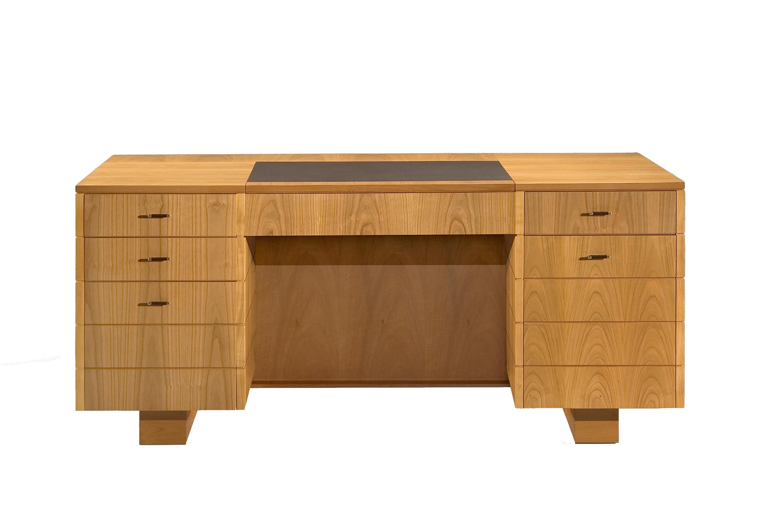 Schreibtisch aus Holz im Stil von900 aus Kirschbaumholz mit Lederplatte und Schubladen, von Morelato 1