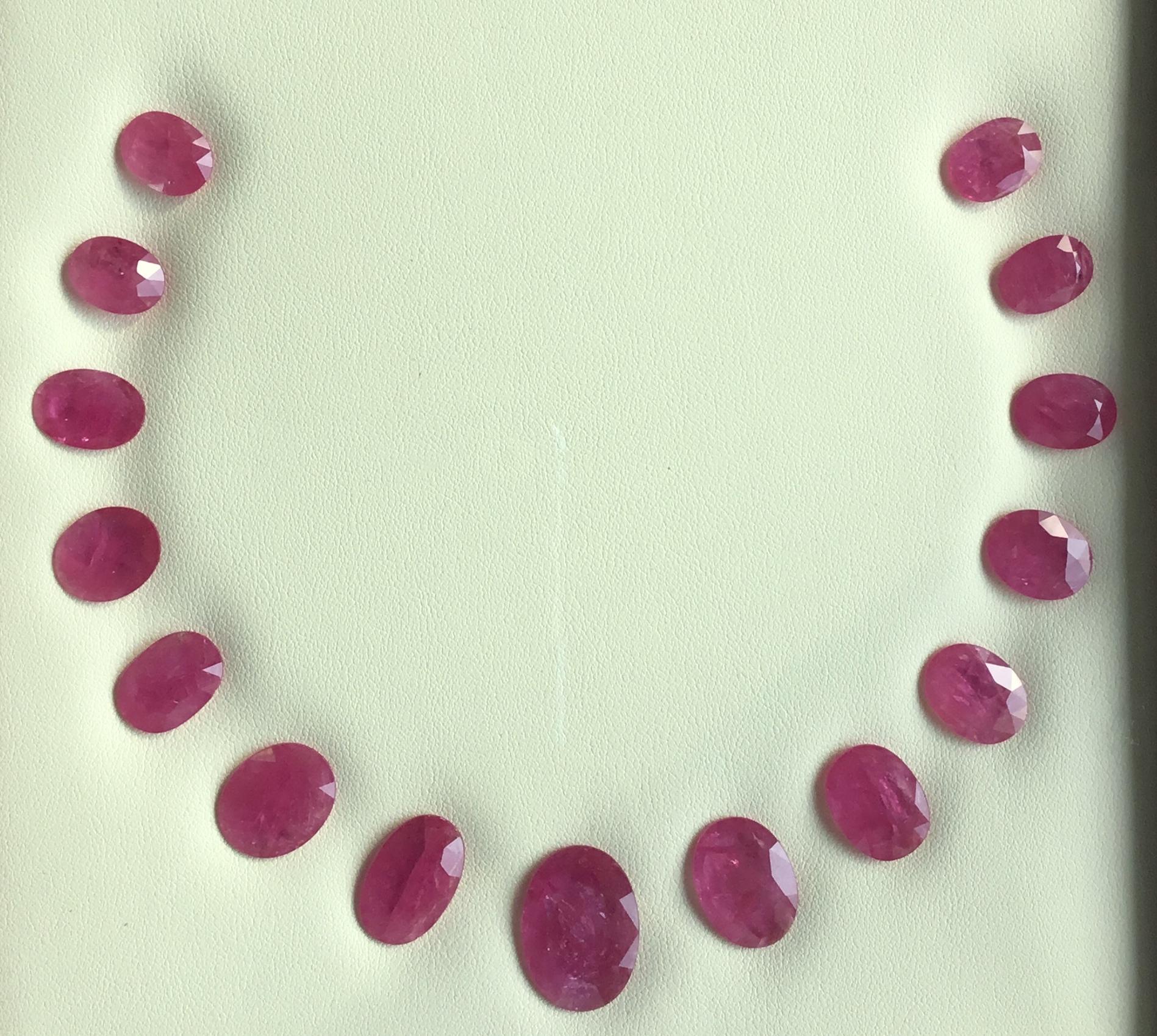 90.05 Carats Ruby Mozambique Oval Faceted Cut stone Layout Heated Natural Gem en vente 1
