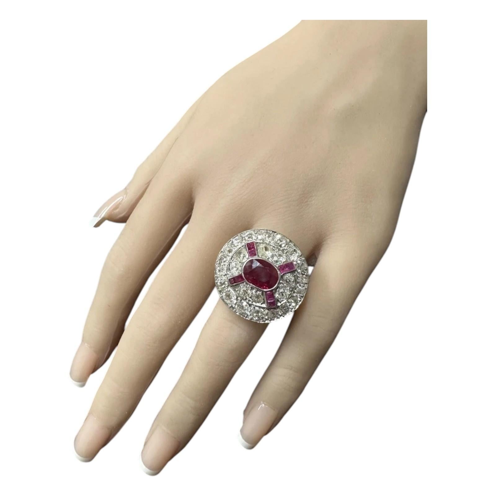 9.00Ct Natural African Ruby & Old Cut Diamond 18K Yellow Gold and Platinum Ring In Good Condition For Sale In Los Angeles, CA