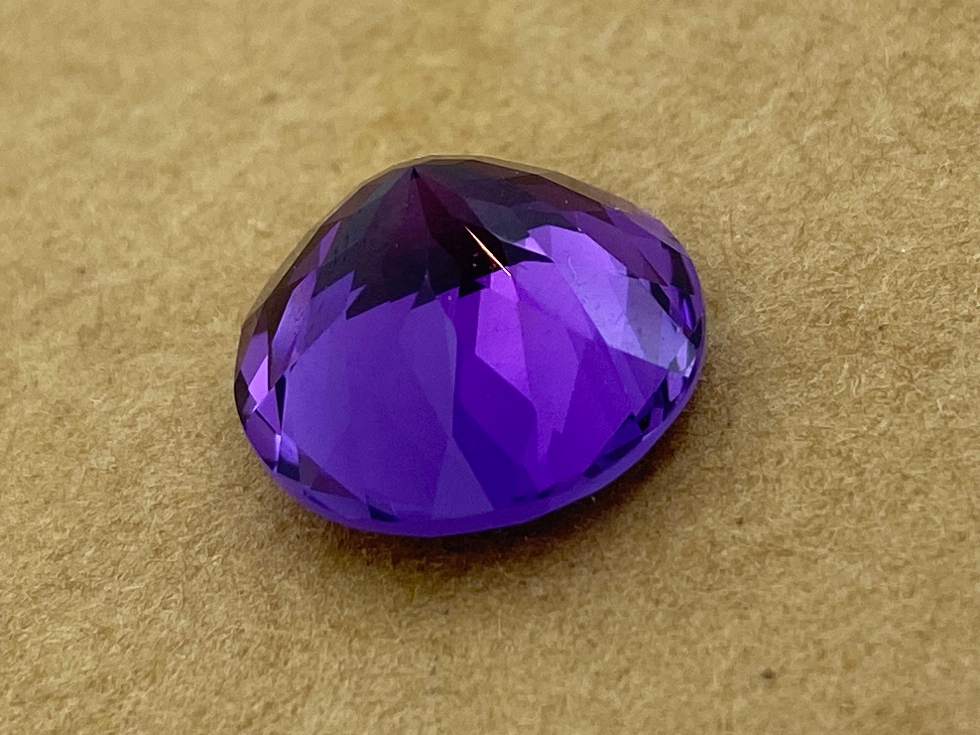9.00ct Natural Brazilian Round Loose Amethyst (14mm) of Royal Purple Colour In Excellent Condition For Sale In MELBOURNE, AU