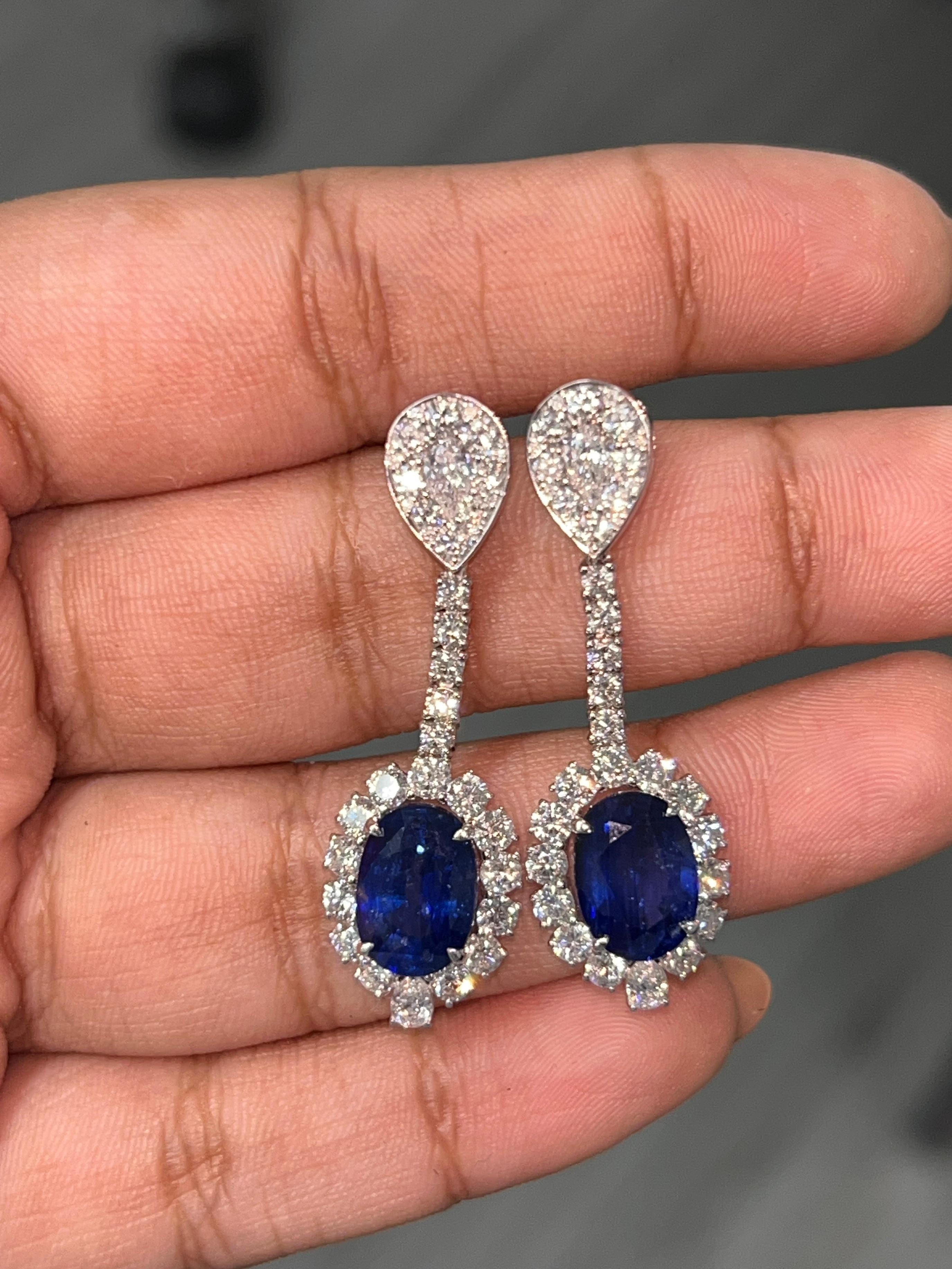 Orecchini con zaffiro blu da 9,01 carati in oro bianco 18 carati In condizioni Nuovo in vendita a Bangkok, TH