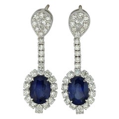 Orecchini con zaffiro blu da 9,01 carati in oro bianco 18 carati