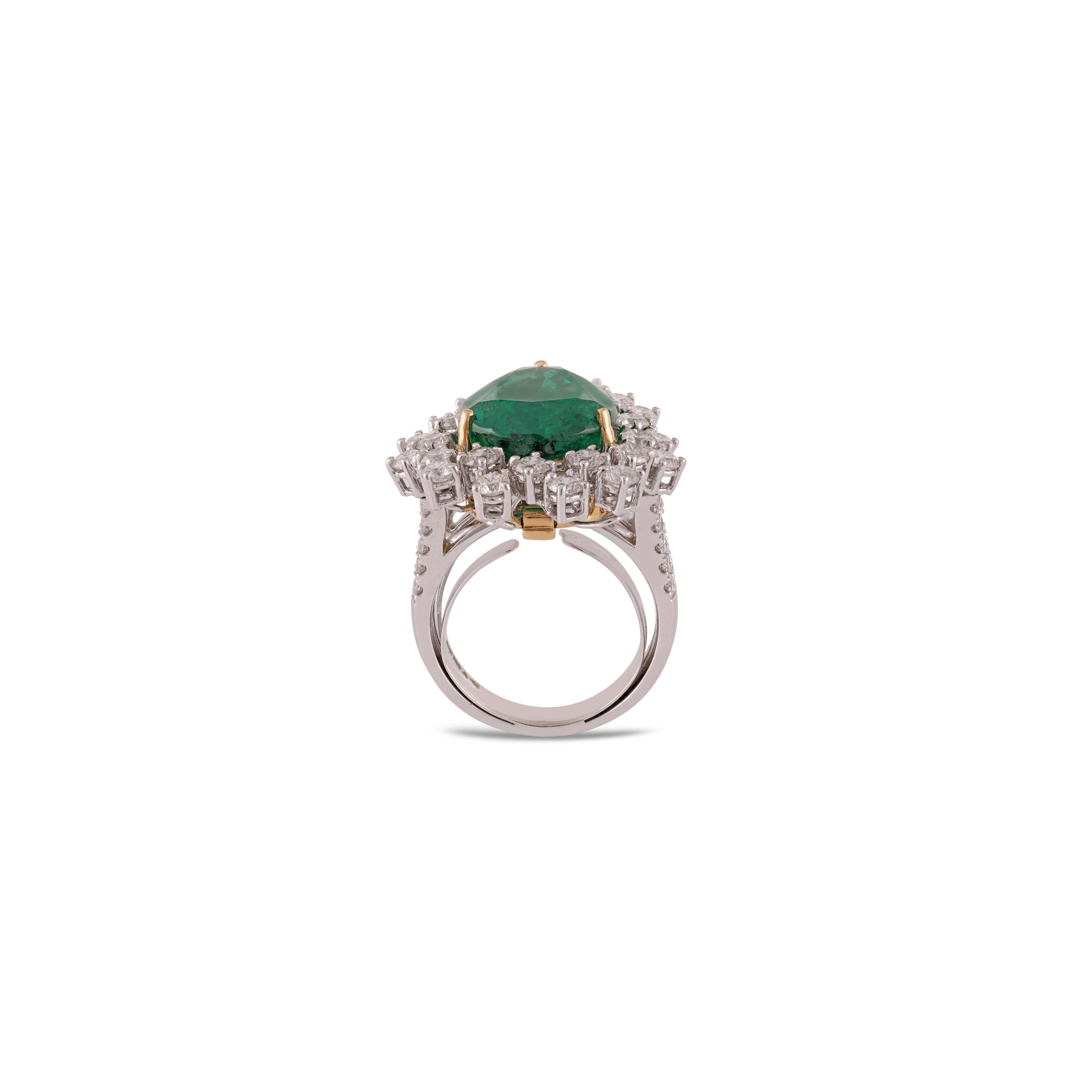 Contemporary 9.01 Carat Clear Zambian Emerald & Diamond Cluster Ring & Pendant in 18K Gold For Sale