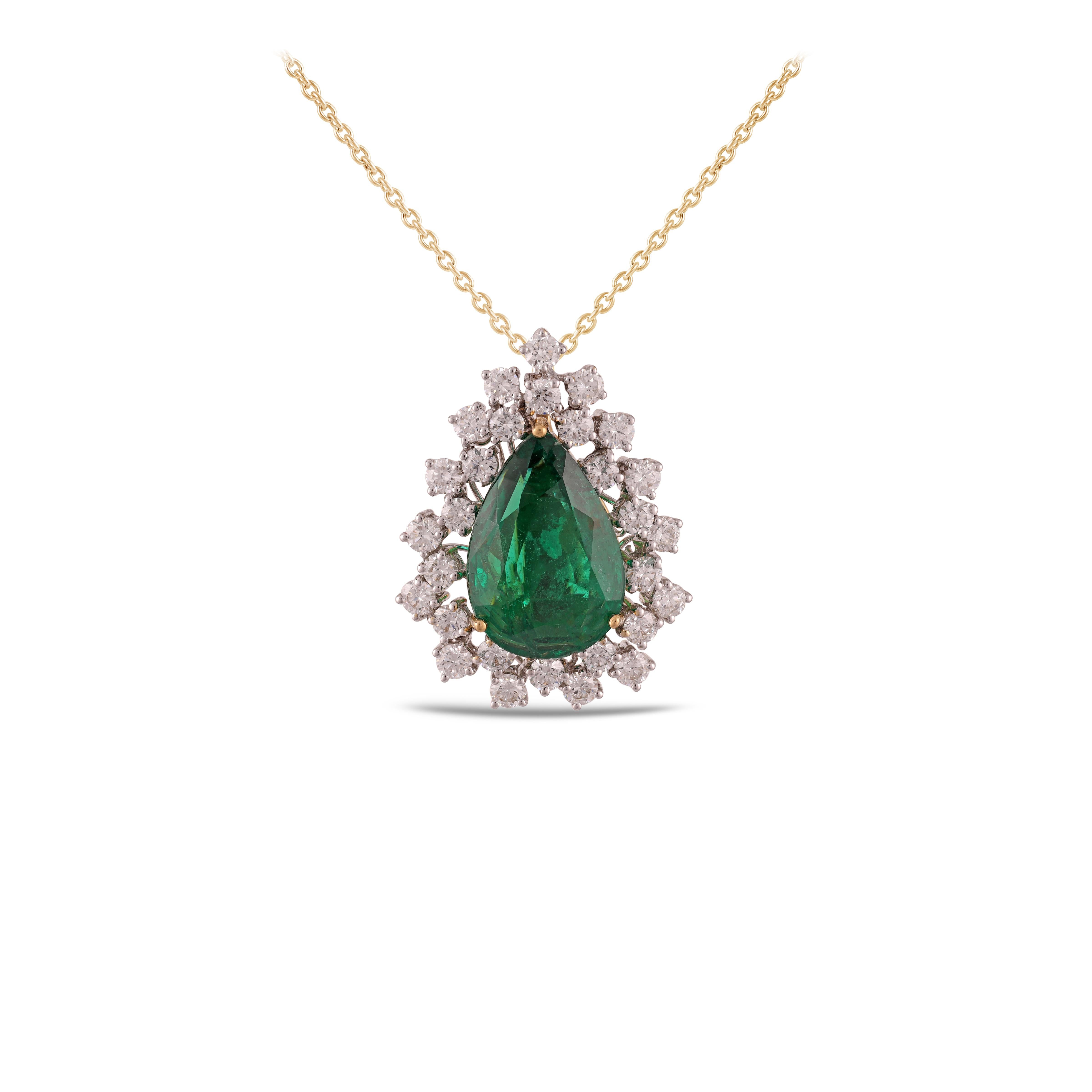 9.01 Carat Clear Zambian Emerald & Diamond Cluster Ring & Pendant in 18K Gold In New Condition For Sale In Jaipur, Rajasthan