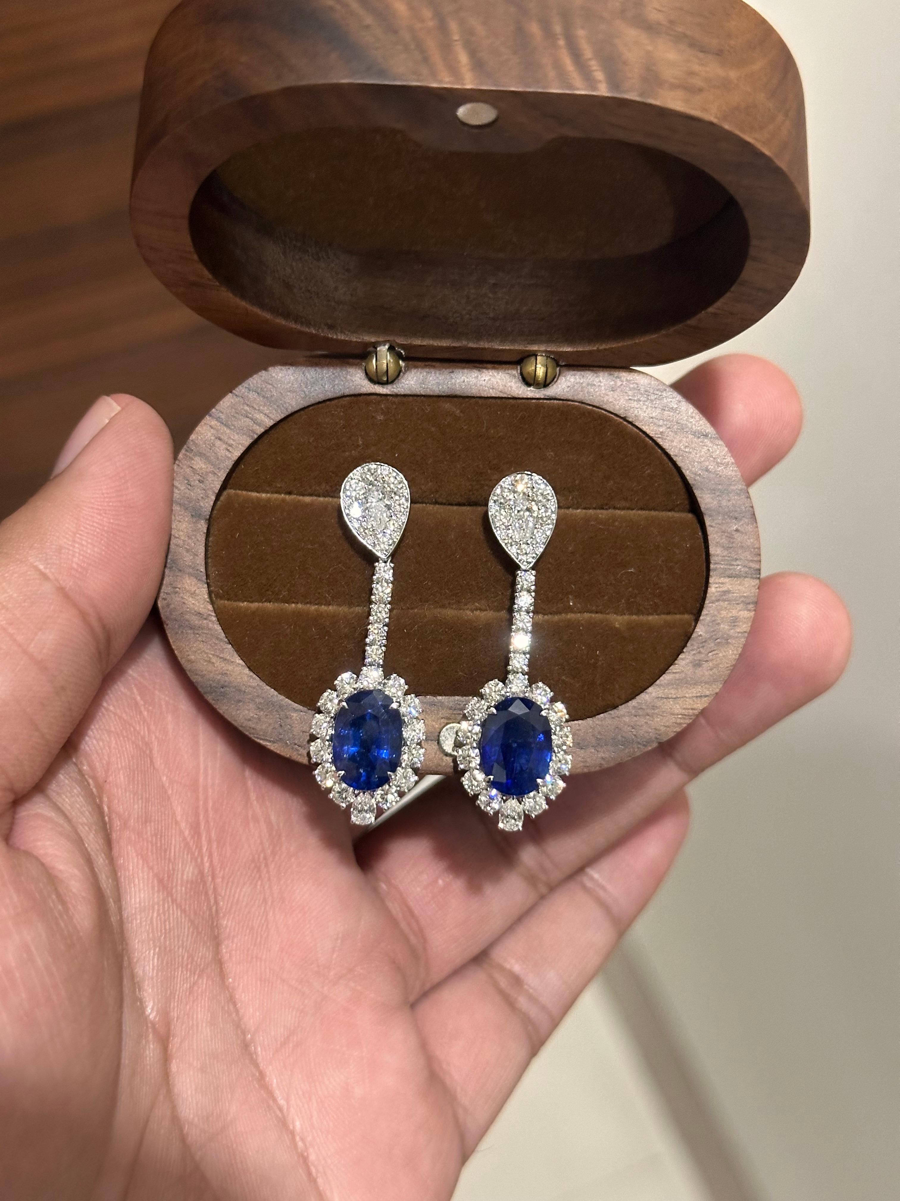Art Deco 9.01 Carat Sri Lankan Blue Sapphire Earrings in 18K Gold For Sale