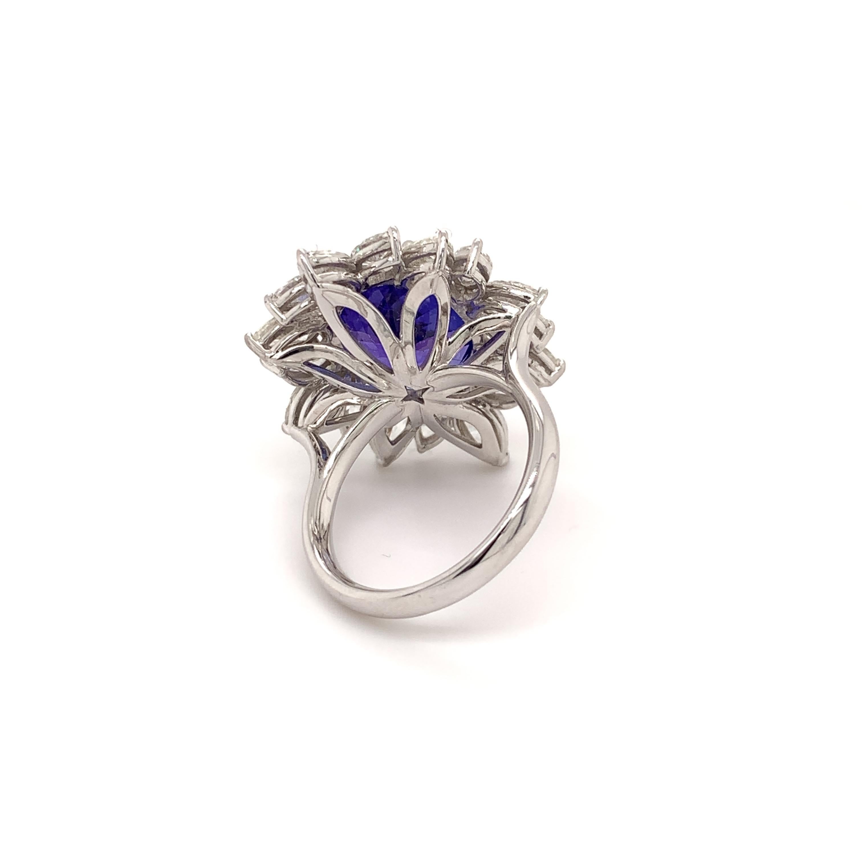 Contemporary 9.01 Carat Tanzanite Cocktail Ring For Sale