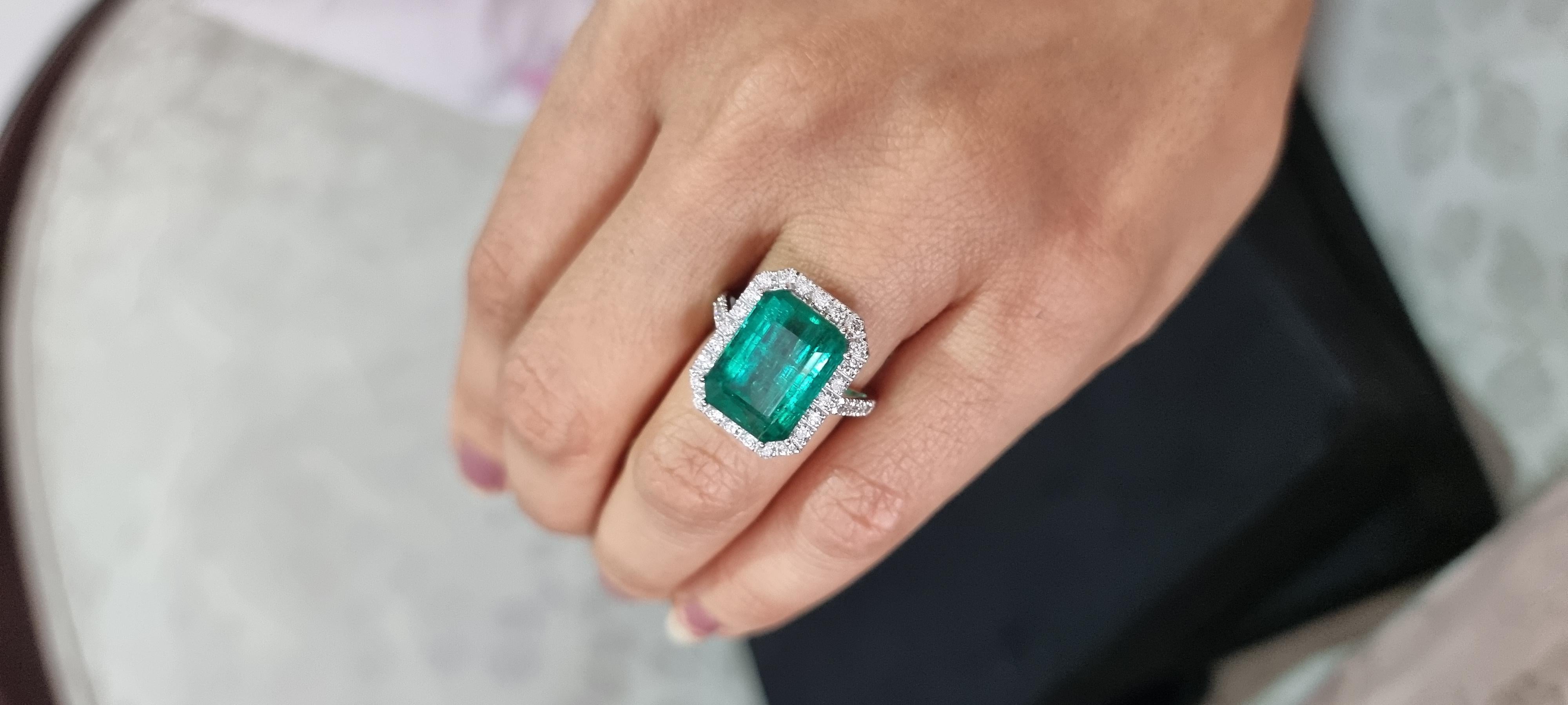 Women's 9.01 Carats Natural Zambian Emerald Ring & 0.83 Carats Diamonds  14K White Gold