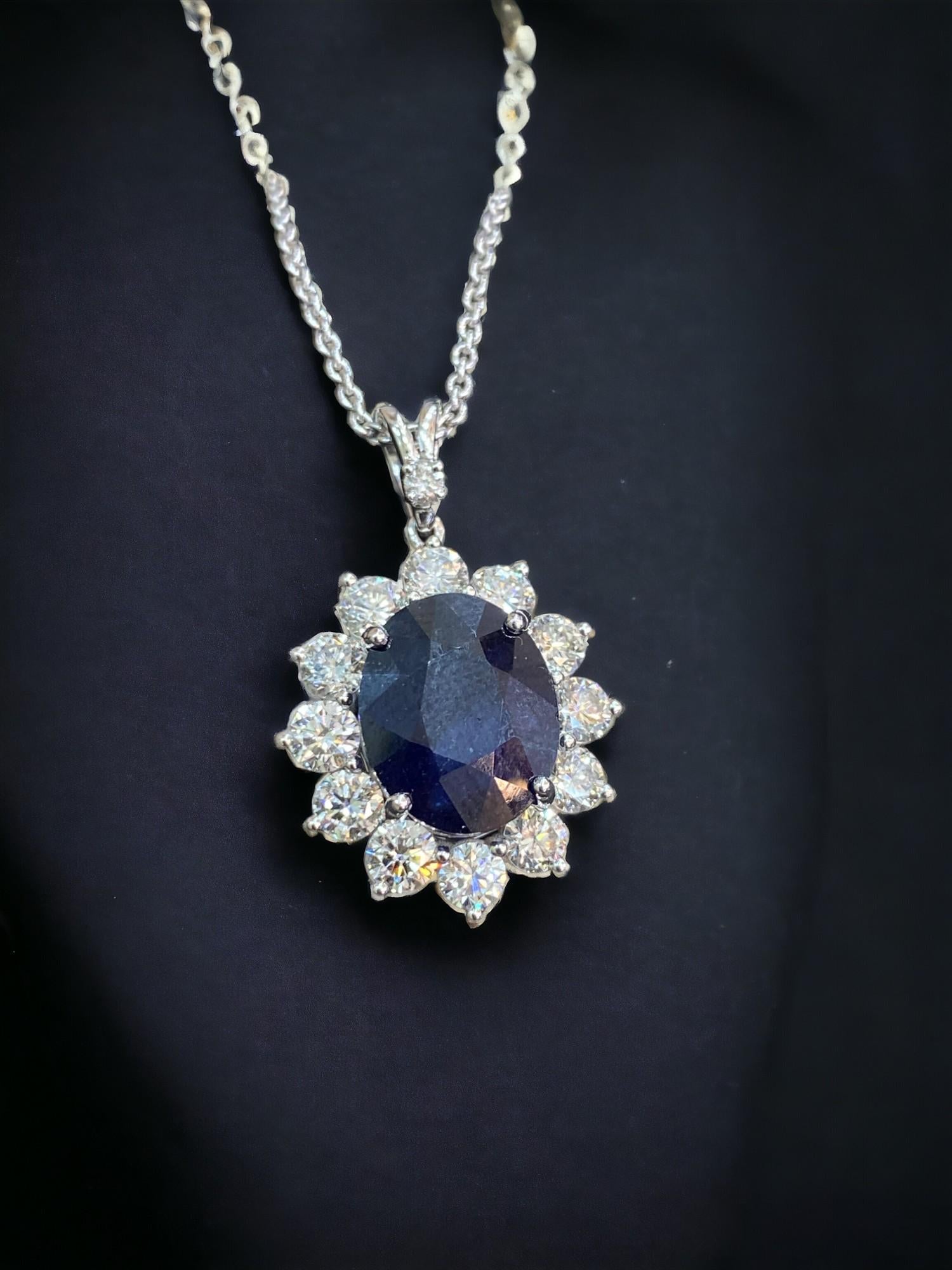 Round Cut 9.01 Ct F/VS1 Round Brilliant Cut Diamonds Blue Sapphire Necklace 18K White Gold For Sale