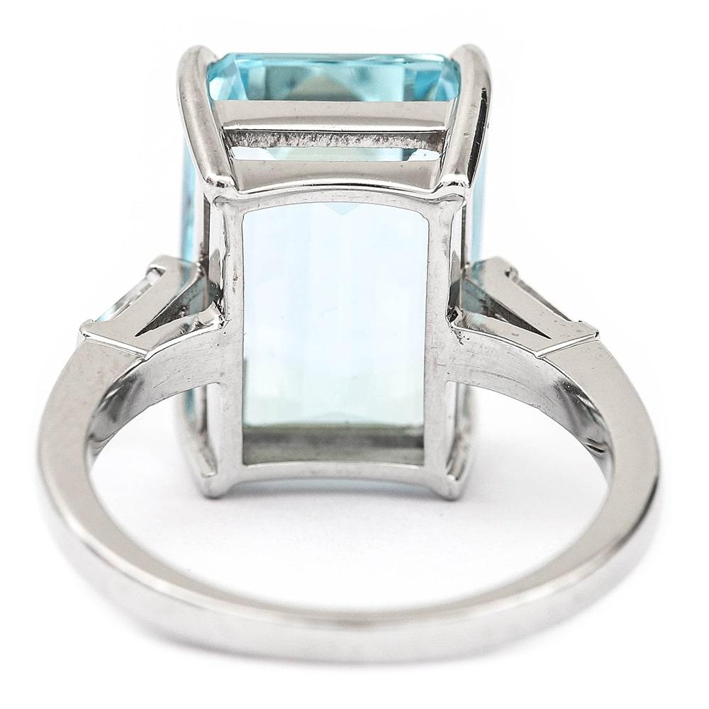 9.02 Carat Aquamarine and Diamond 18 Karat White Gold Ring 2
