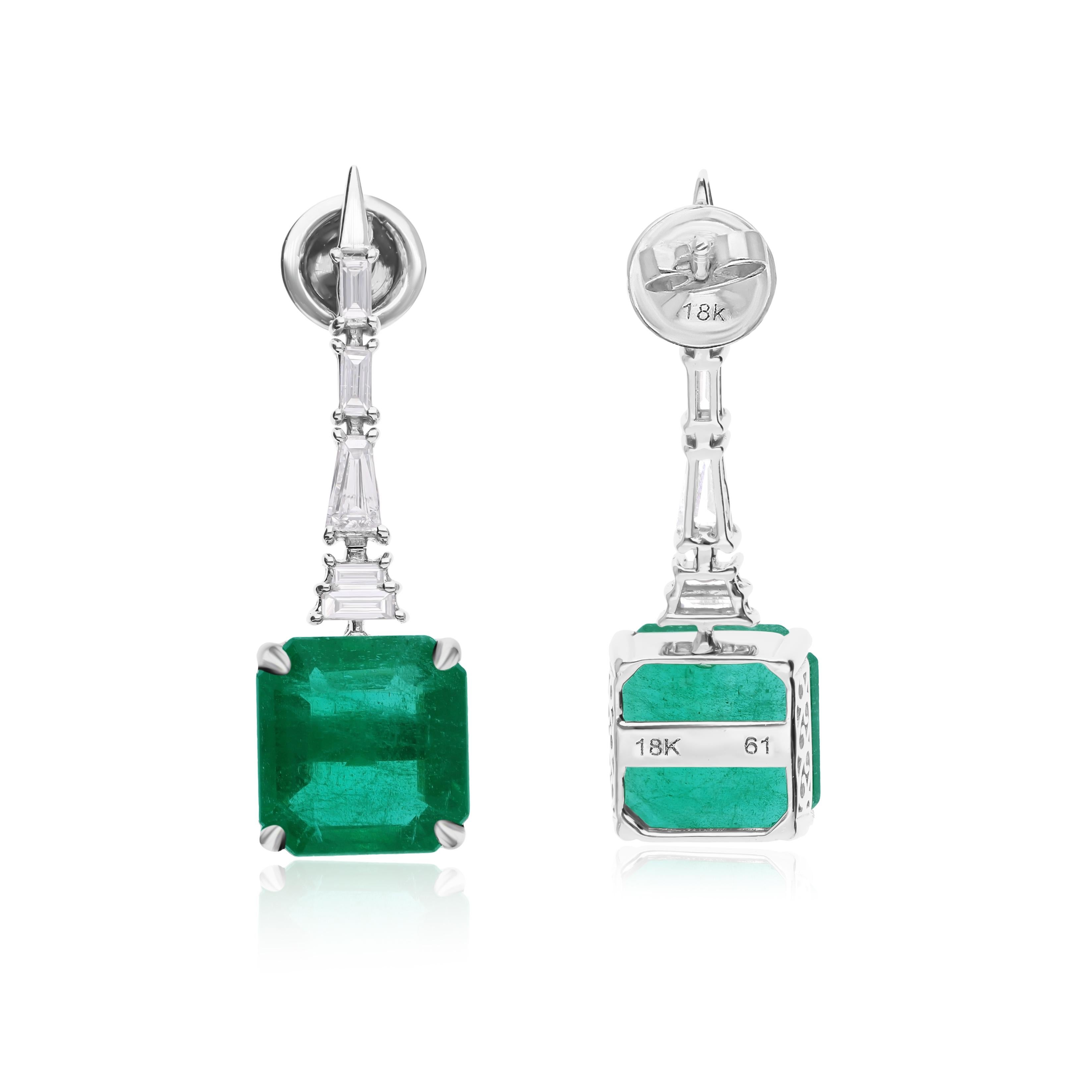 Moderne Boucles d'oreilles en or blanc 18 carats avec émeraude de 9,02 carats et diamants baguettes de 0,64 carat SI/H en vente