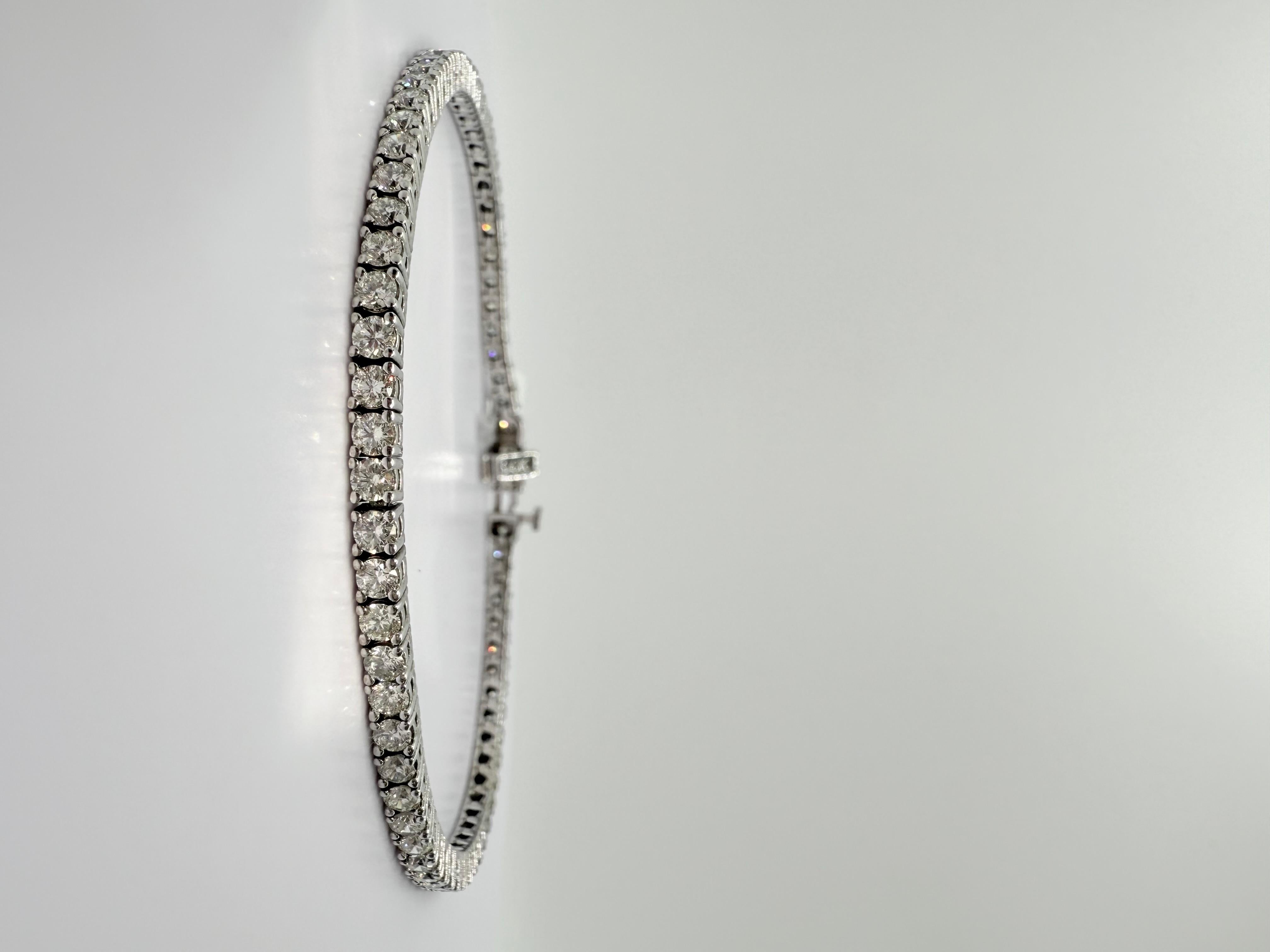 Pulsera de tenis con diamantes redondos de 9,02 quilates Corte redondo en venta