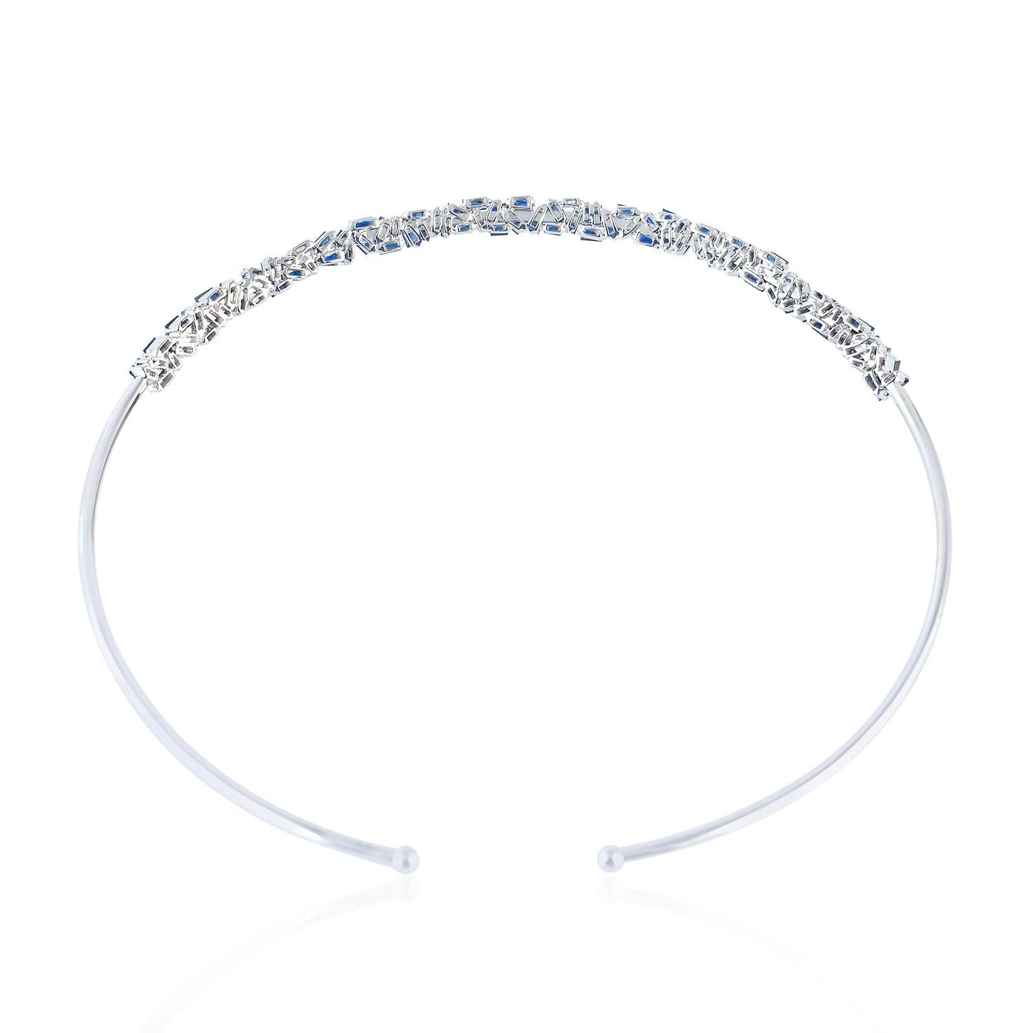 Contemporaneo Collana girocollo con zaffiro blu a forma di baguette da 9,02 ct in oro bianco 18k in vendita