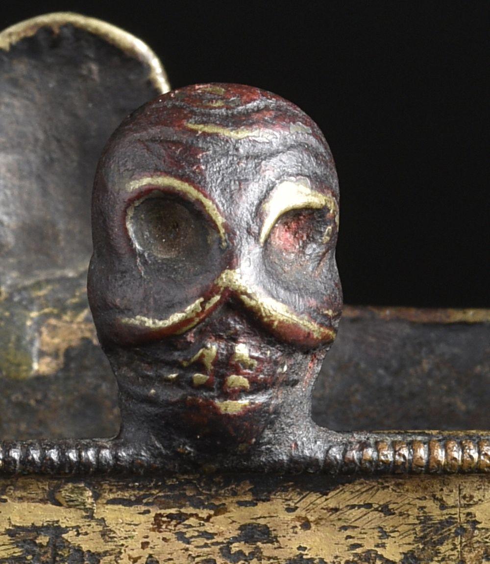  16/17. Jahrhundert Tibetischer Bronze-Totenkopfbecher – 9026 im Angebot 1