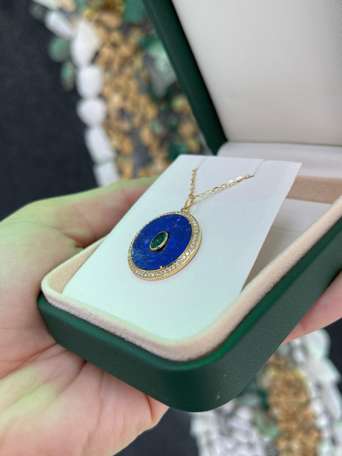 9,02tcw 14K natürlicher Lapislazuli-Lazuli Smaragd & Diamant Halo-Scheibenanhänger Medaillon mit Medaillon (Smaragdschliff) im Angebot