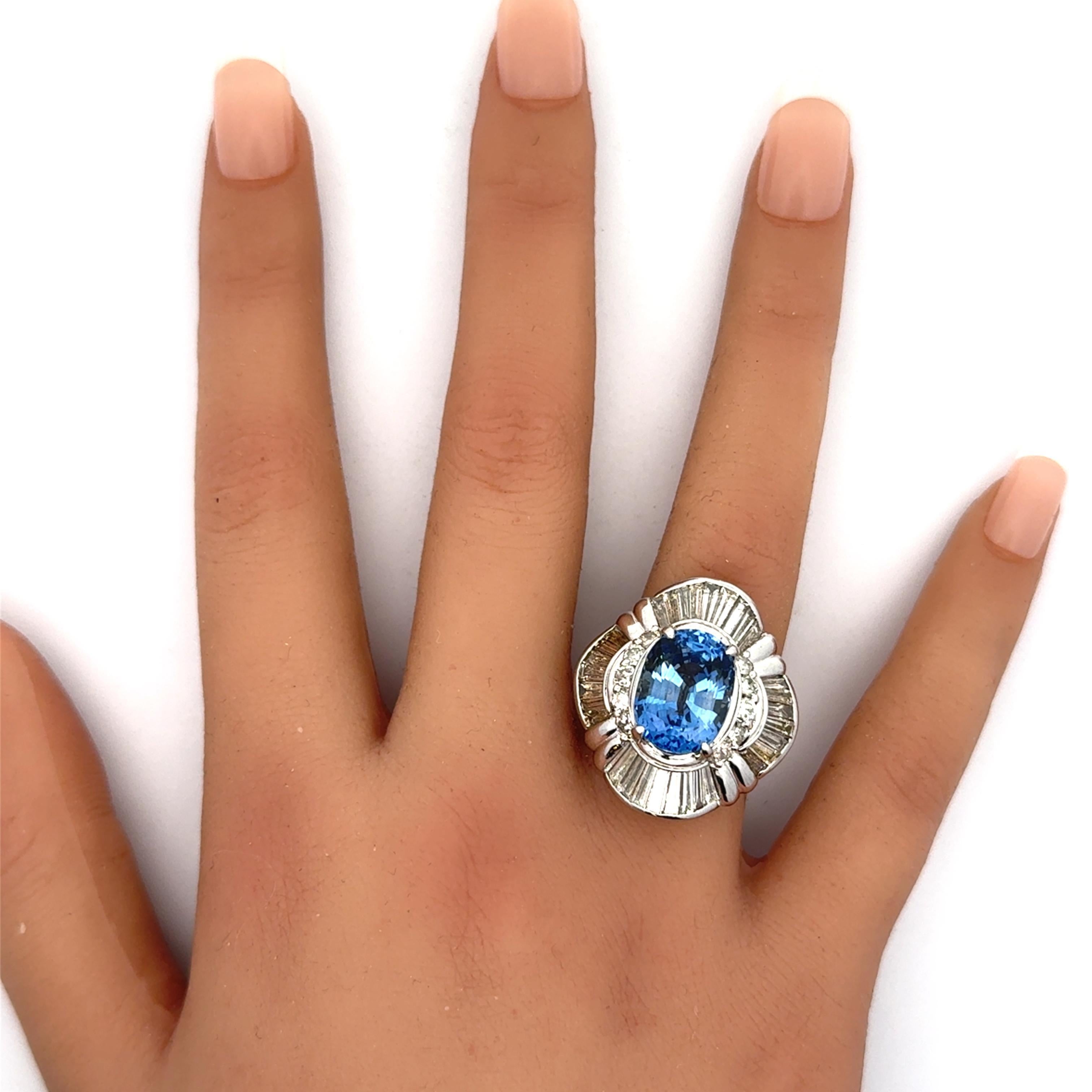 Taille ovale Bague ballerine en platine avec saphir bleu de Ceylan de 9,03 carats et diamants certifiés GIA en vente