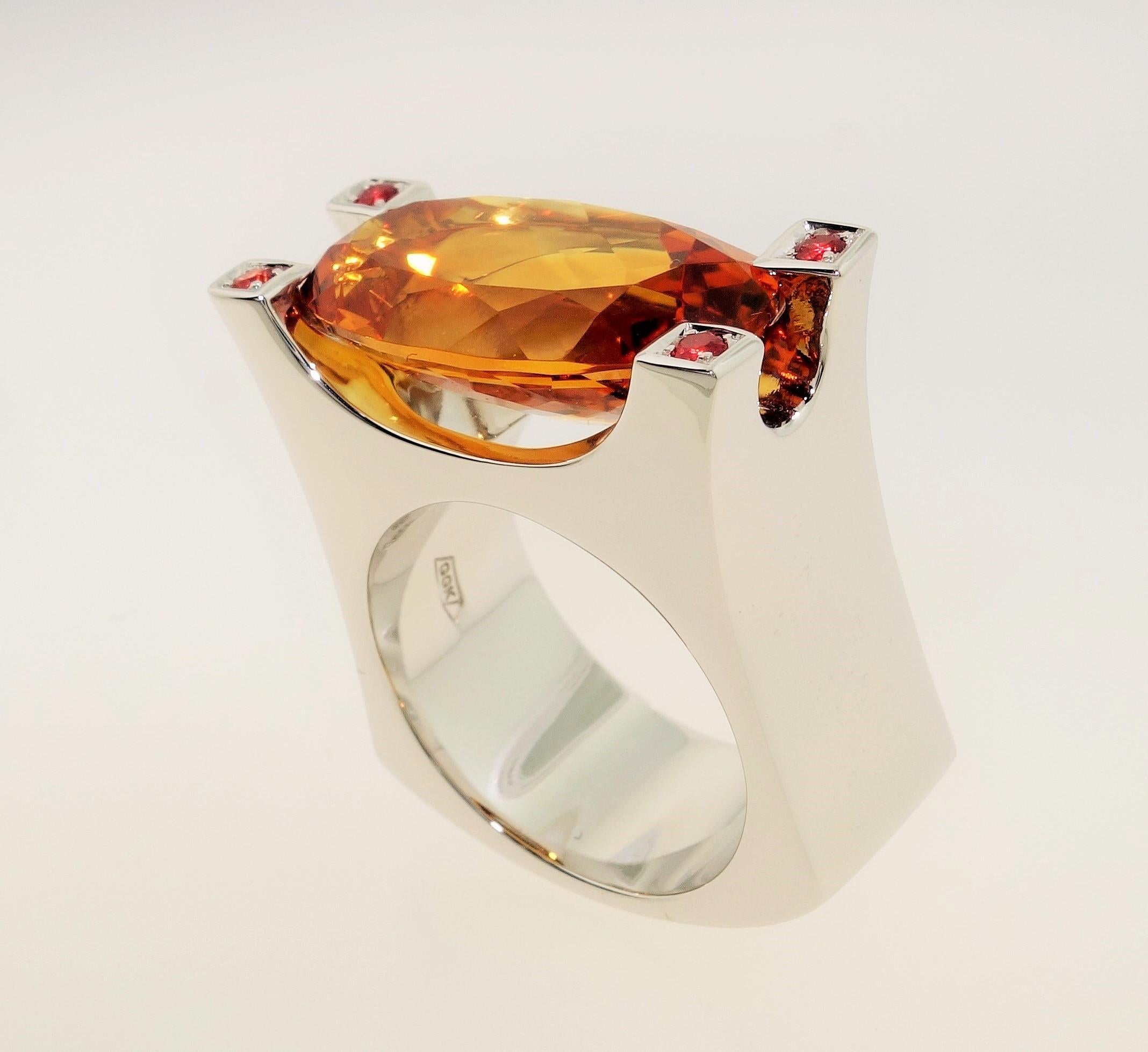 9.03 Carat oval Citrine and Sapphire Cocktail Statement Ring Estate Fine Jewelry In New Condition In Montreal, QC