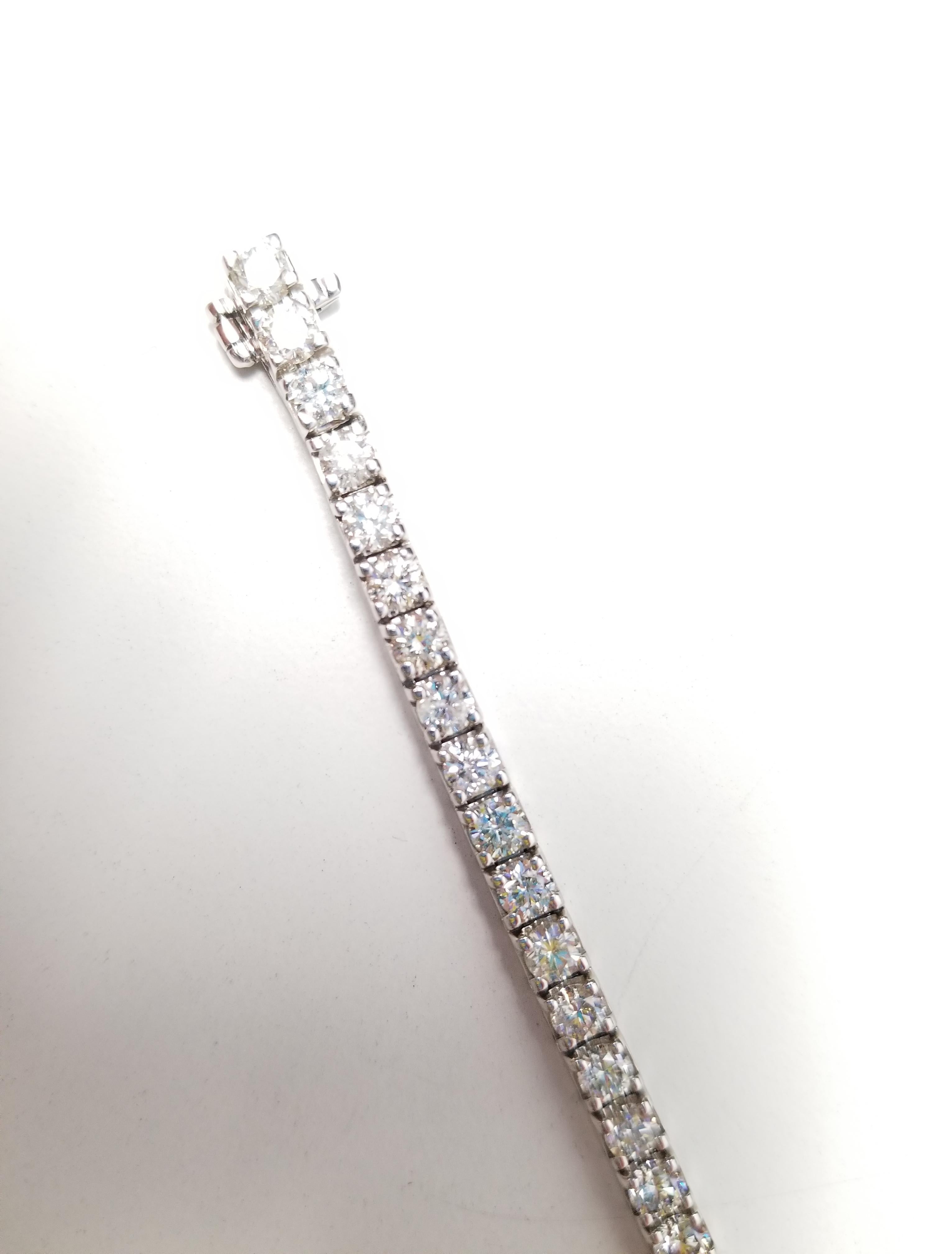 9.03 Carat Round Brilliant Cut Diamond Tennis Bracelet 14 Karat White Gold In New Condition In Great Neck, NY