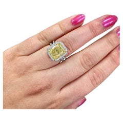 9.04 Carat Radiant Diamond Ring Fancy Yellow 14K Gold Rare Fancy-Color Splendour