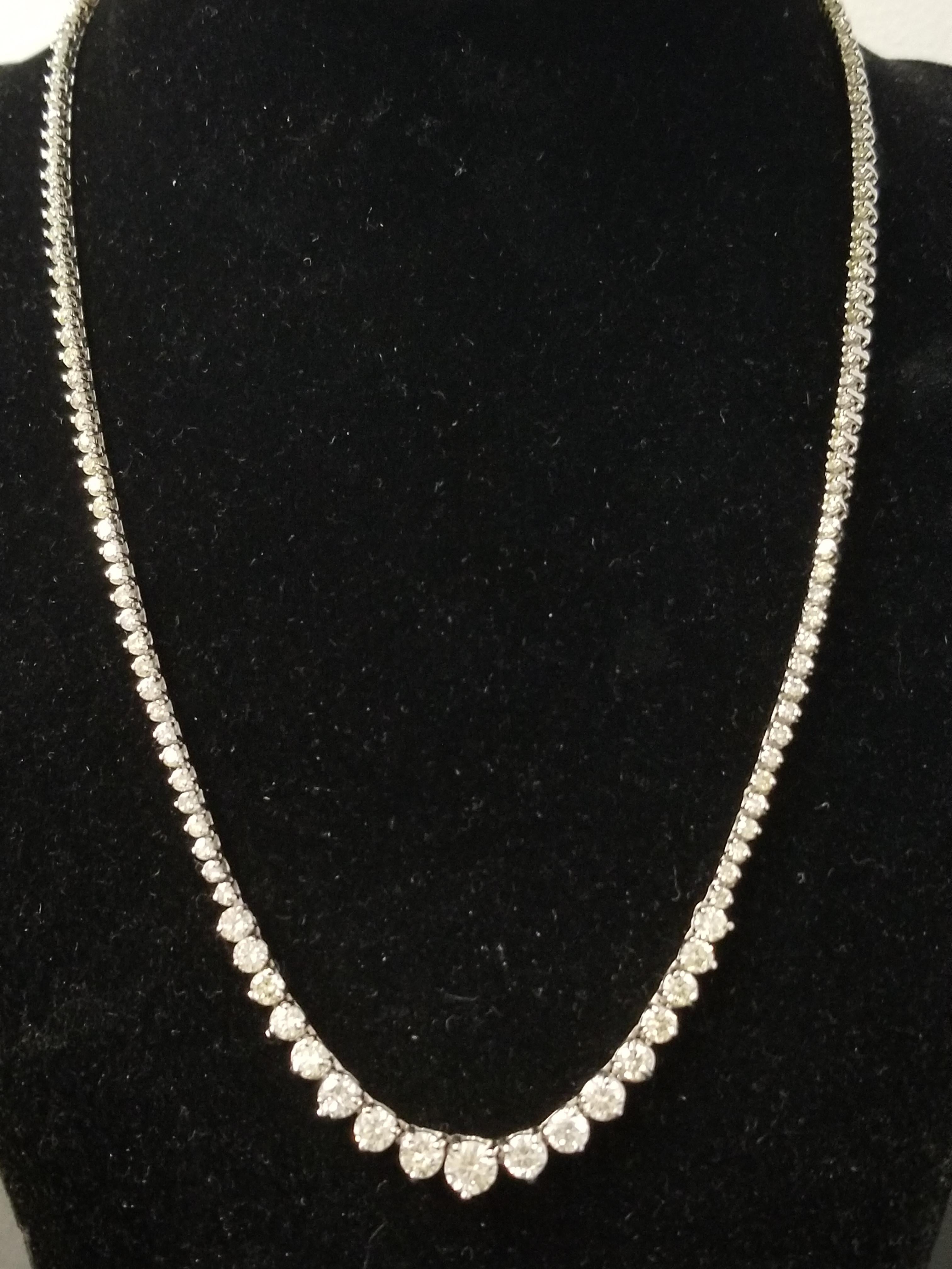 9.05 Carat Diamond White Gold Riviera Graduated Tennis Necklace In New Condition In Great Neck, NY
