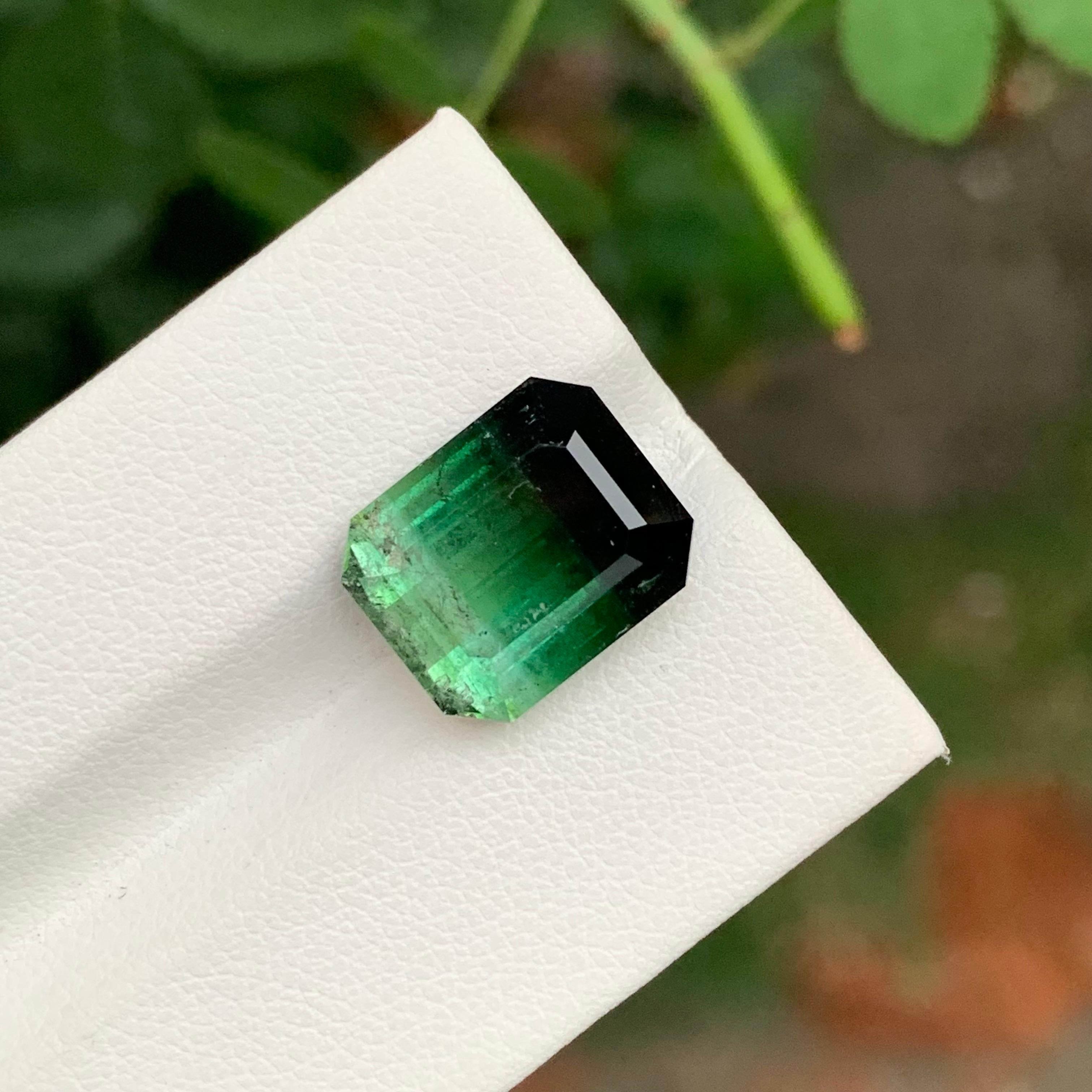 9,05 Karat natürlicher loser dreifarbiger Turmalin in Smaragdform Edelstein (Smaragdschliff) im Angebot