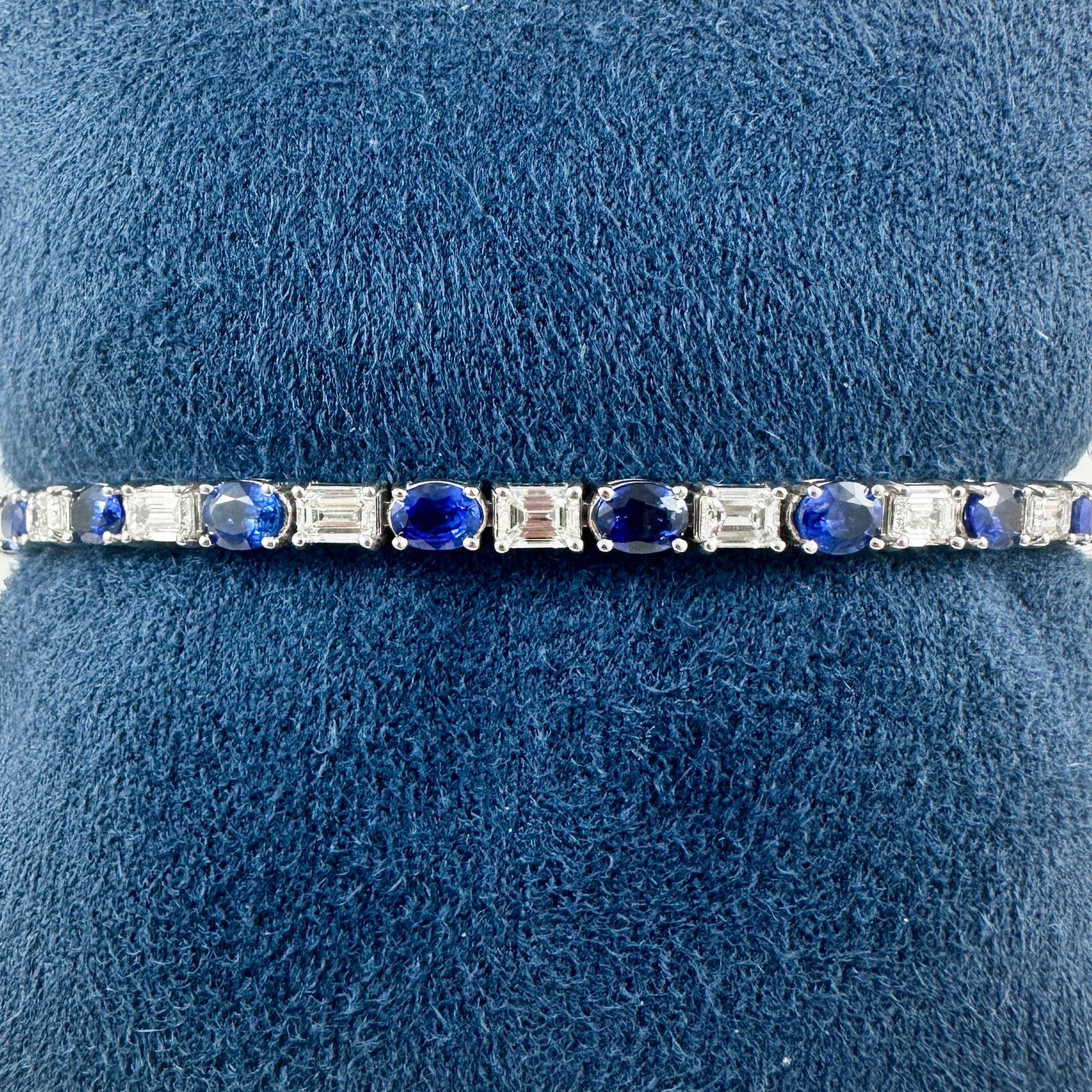 Femenino o masculino Brazalete de tenis con zafiro oval de 9,05 quilates y diamantes talla esmeralda de 14 quilates en venta