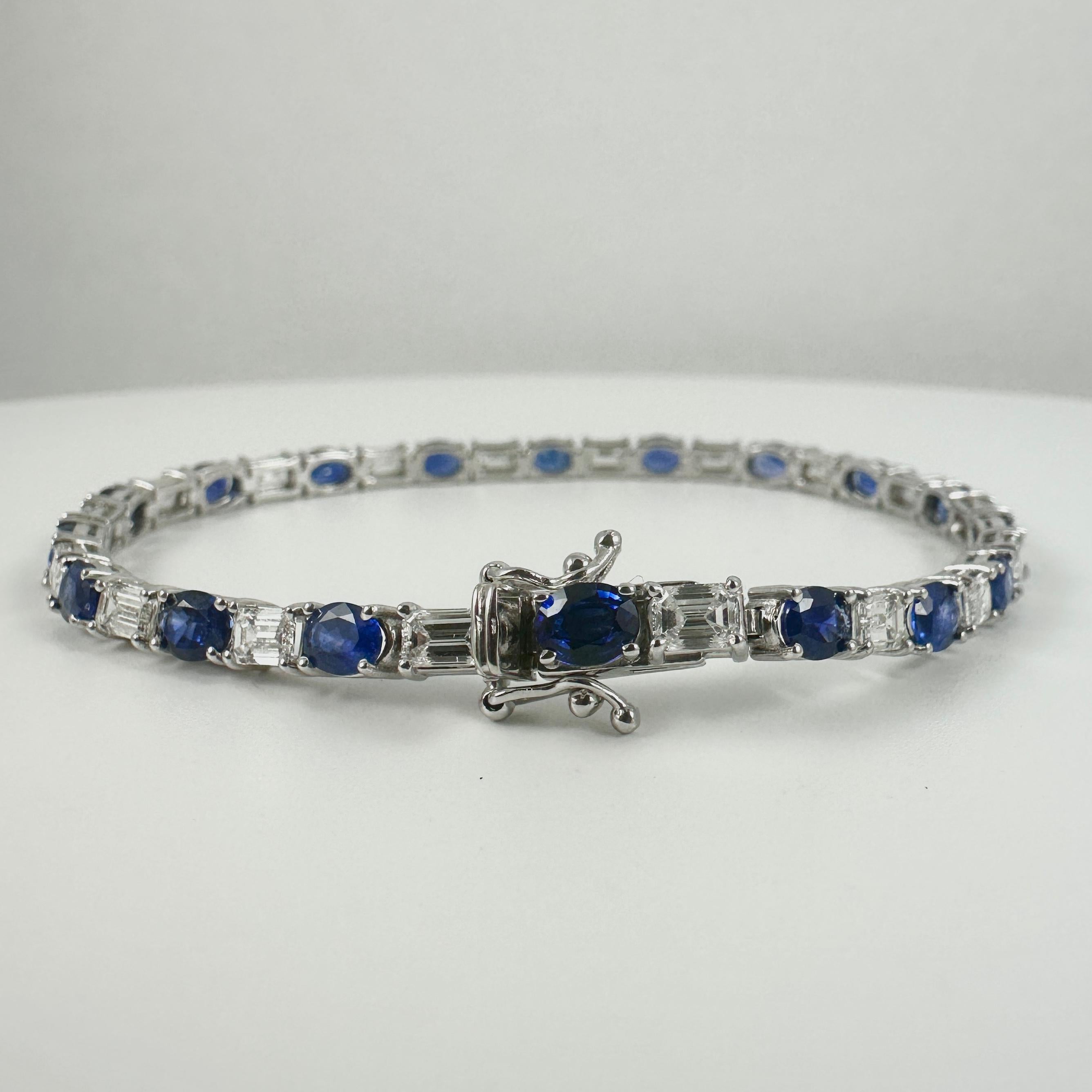 Brazalete de tenis con zafiro oval de 9,05 quilates y diamantes talla esmeralda de 14 quilates en venta 2
