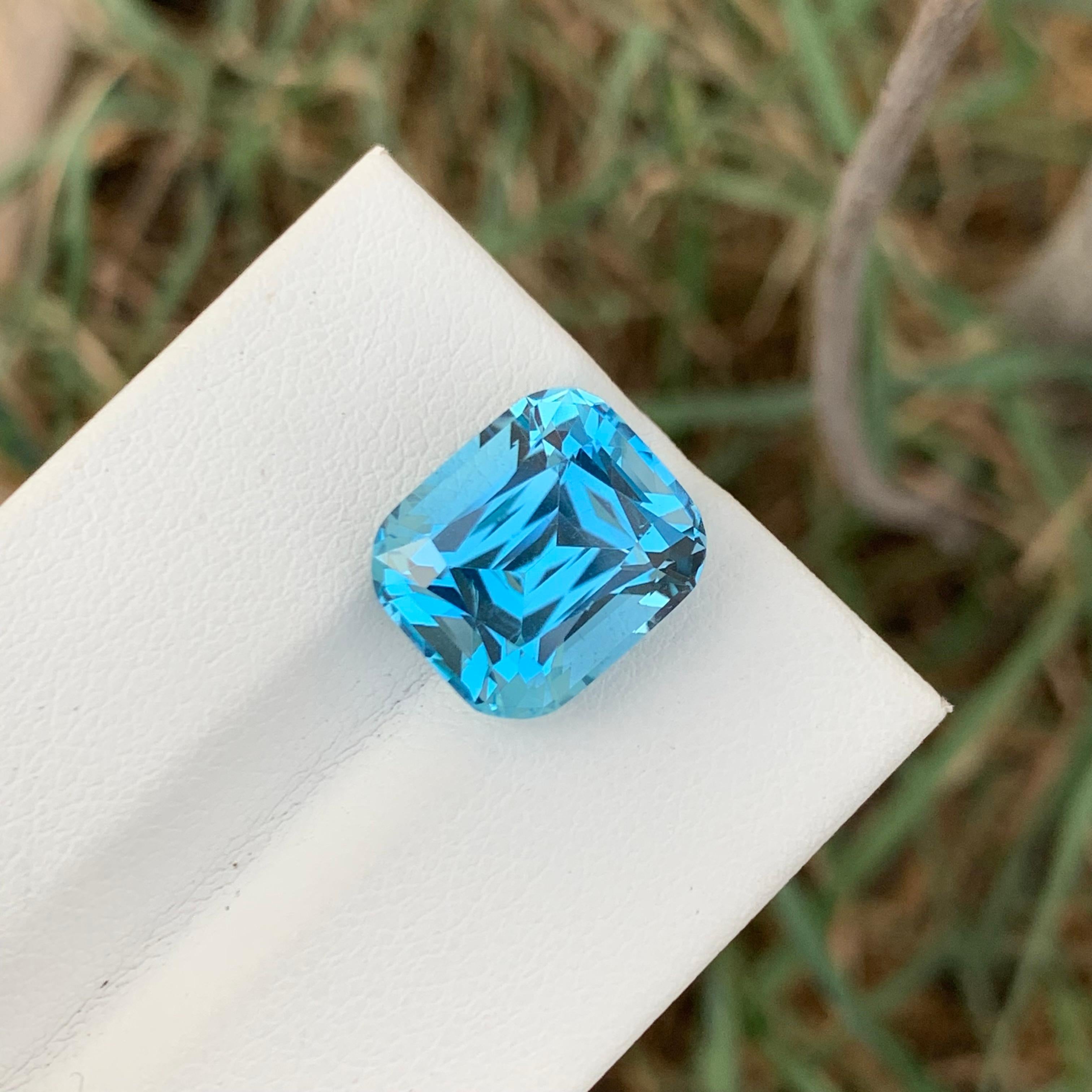 9.05 Carat Pretty Loose Blue Topaz Cushion Shape Gem For Jewellery Making For Sale 1