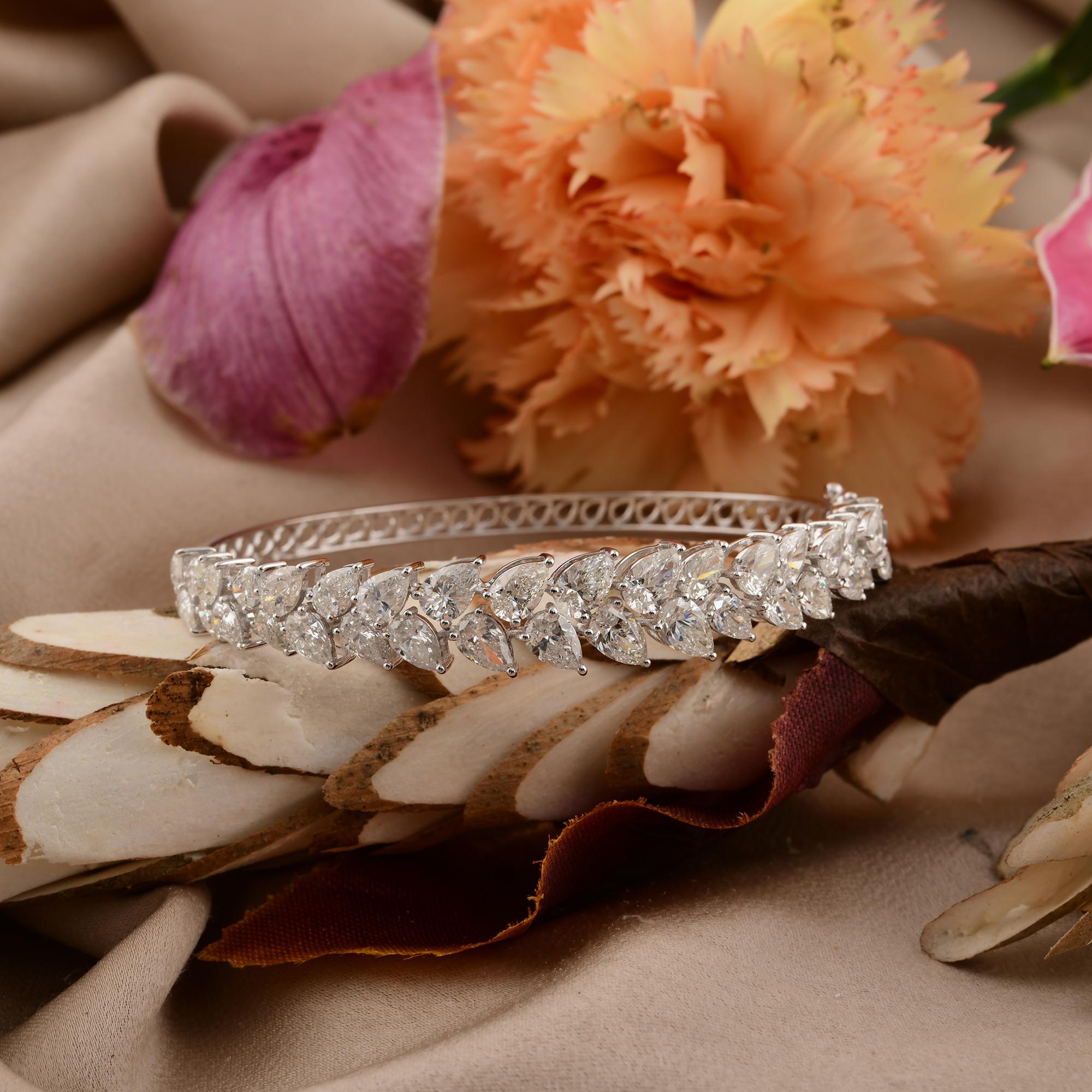 Pear Cut 9.05 Carat SI/H Pear Brilliant Cut Diamond Bangle Bracelet 14 Karat White Gold For Sale