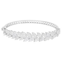 Bracelet en or blanc 18 carats, 9.05 Carat SI/H Pear Brilliant Cut Diamond Bangle