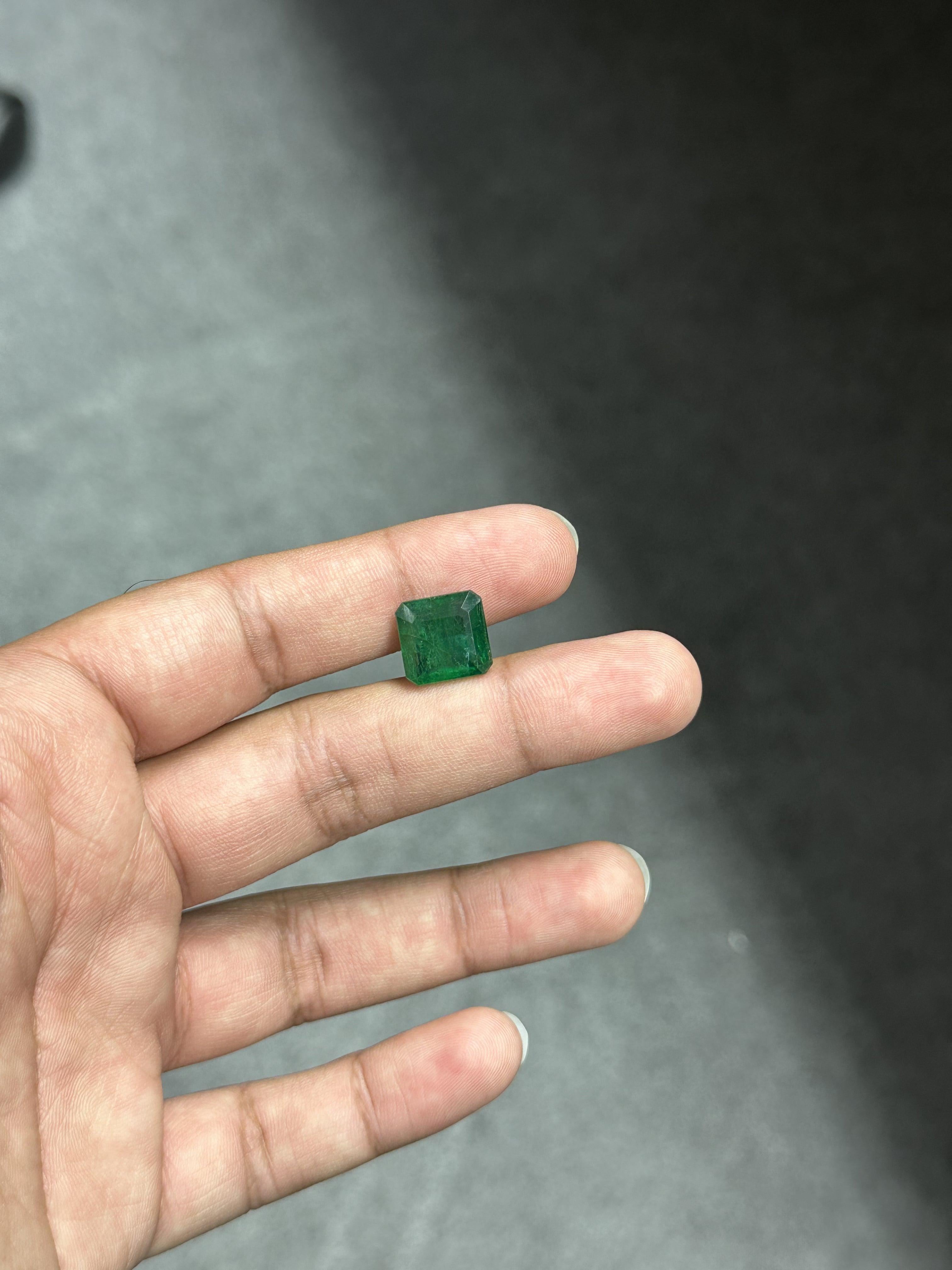 9,05 Karat sambischer Smaragd in Zuckerhut-Form in Zuckerhut-Schliff im Angebot 2