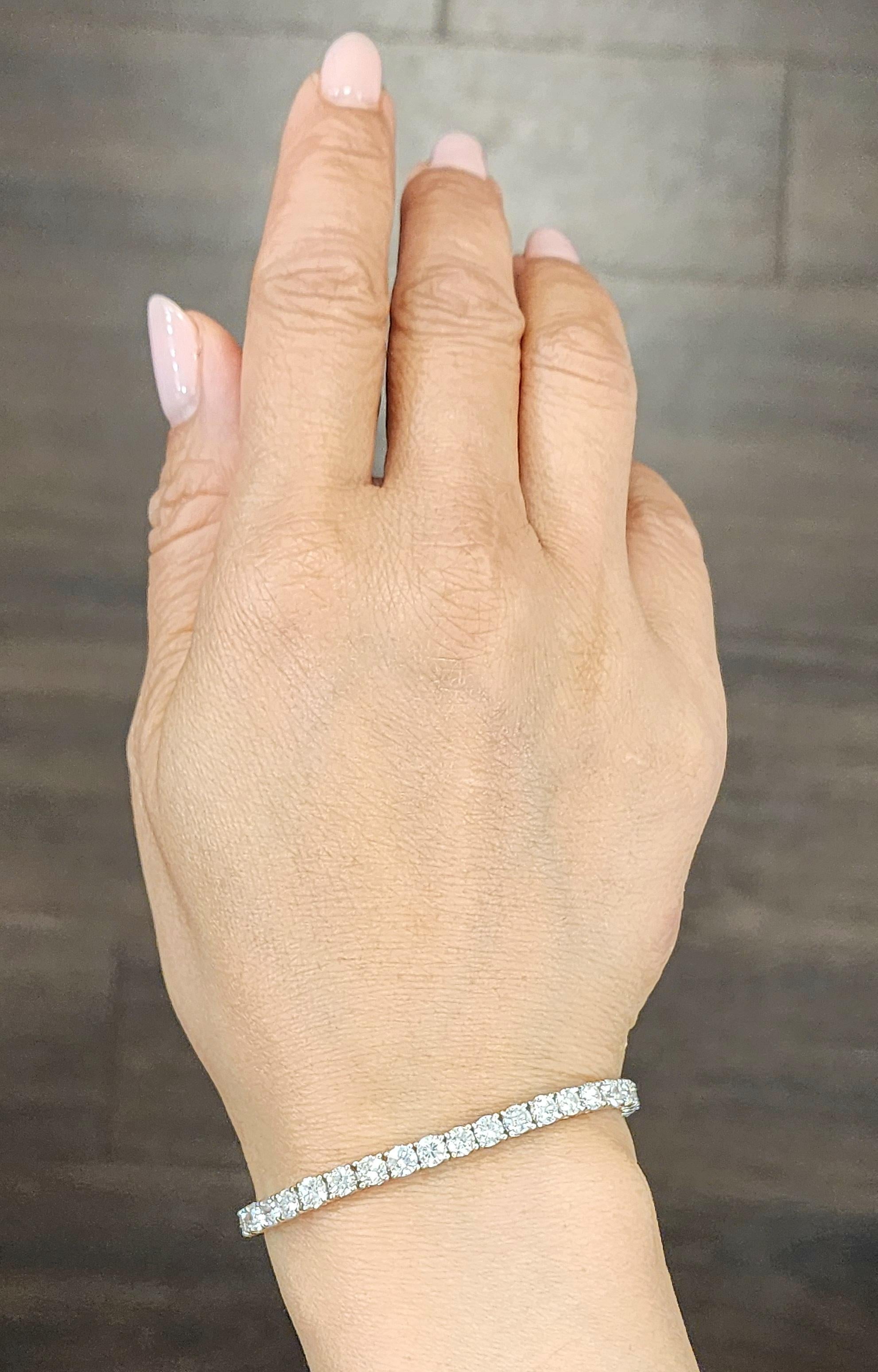 This beautiful tennis bracelet is a true masterpiece. Featuring round-cut diamonds with a total carat weight of 9.05, the stones exhibit a stunning white G/H color and VS2/SI1 clarity. Crafted from 14k white gold, the bracelet measures 7 inches in