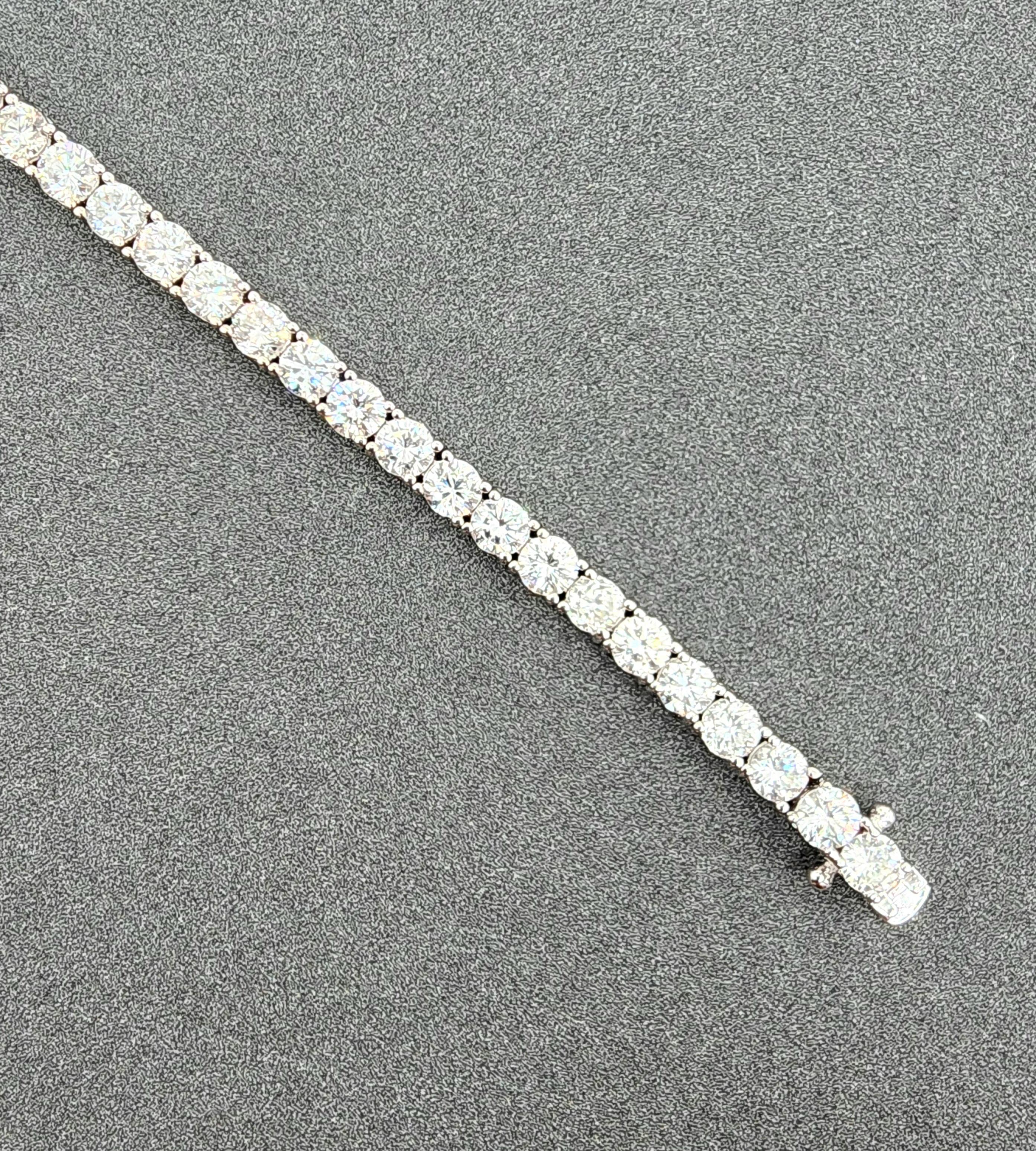 Women's or Men's 9.05 ct Diamond Tennis Bracelet For Sale
