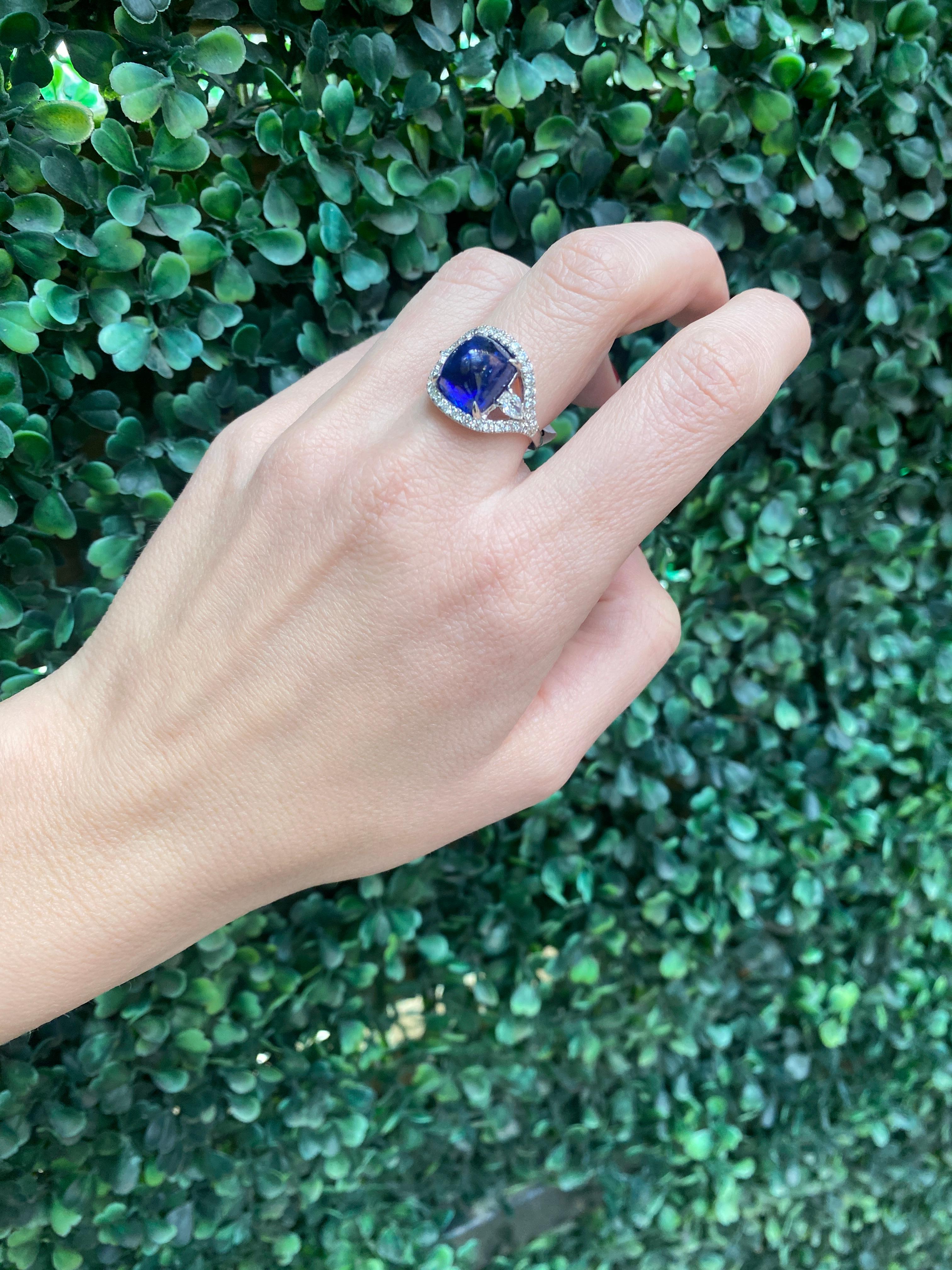 Women's or Men's 9.06 Carat Cabochon Sugar Loaf Natural Blue Sapphire and Diamond Cocktail Ring  For Sale