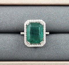 9.07 ct Natural Emerald 
Diamond Ring