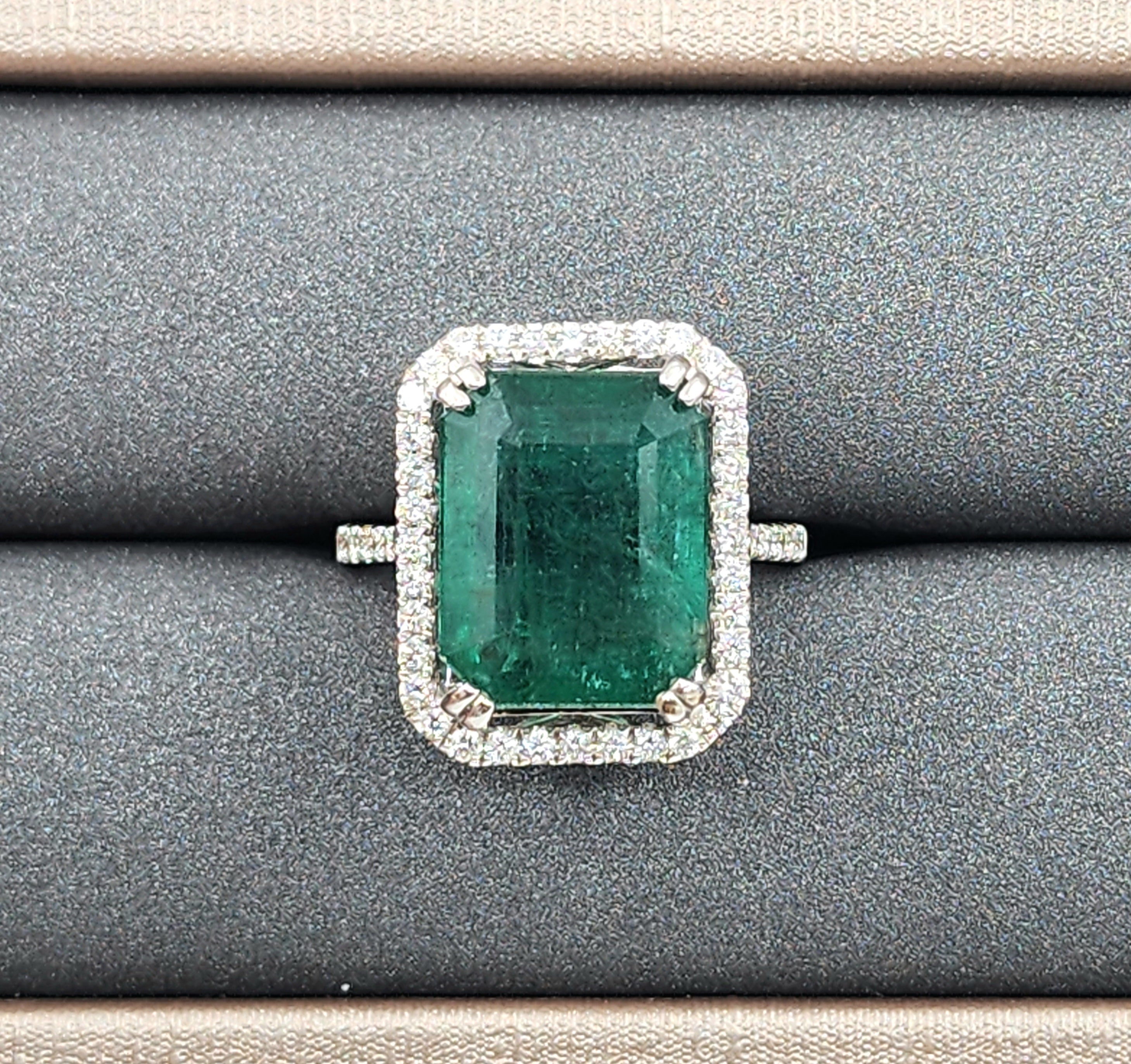 9.07 ct Natural Emerald 
Diamond Ring For Sale