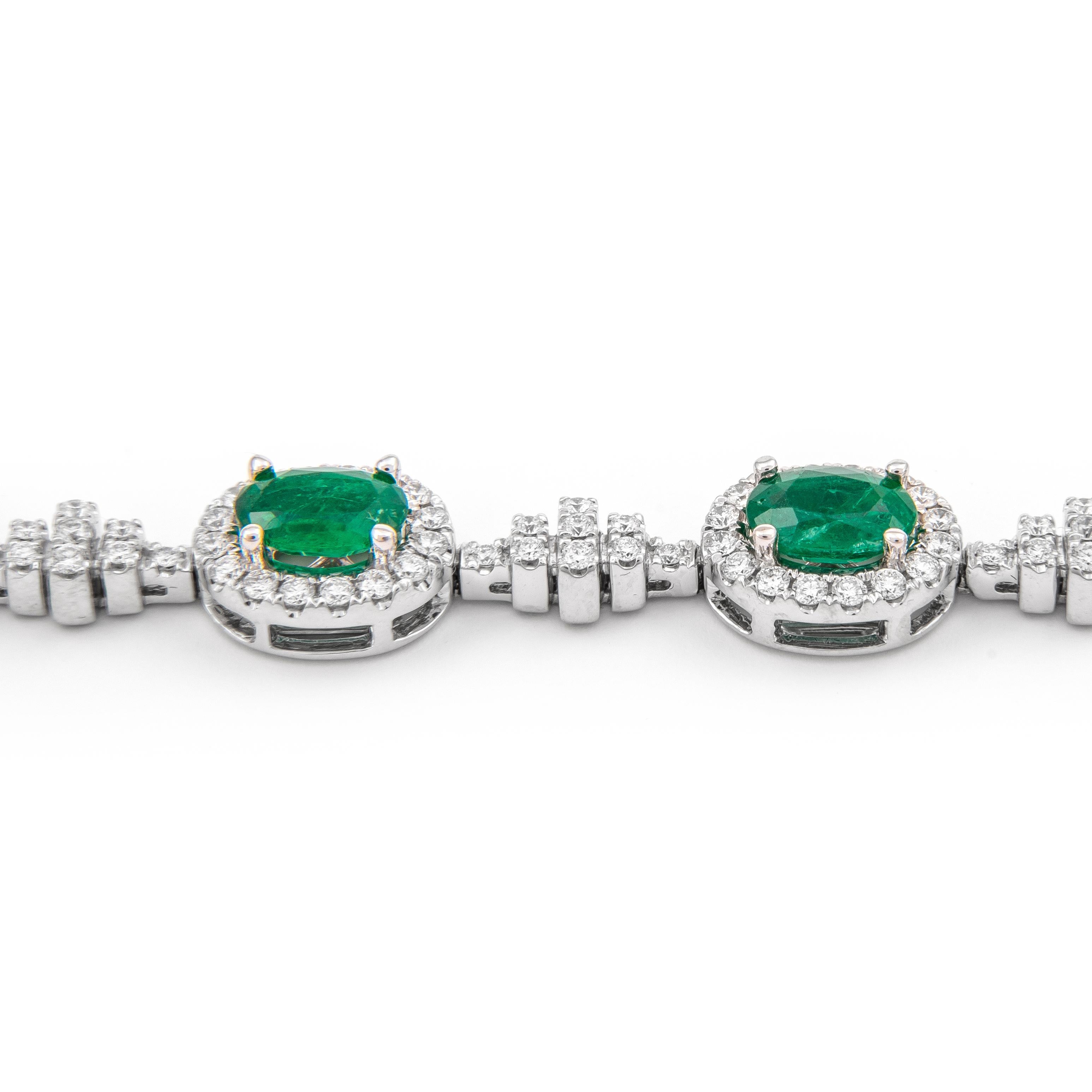 9,08 Karat Smaragd- und Diamant-Armband aus 18k Weißgold (Zeitgenössisch) im Angebot