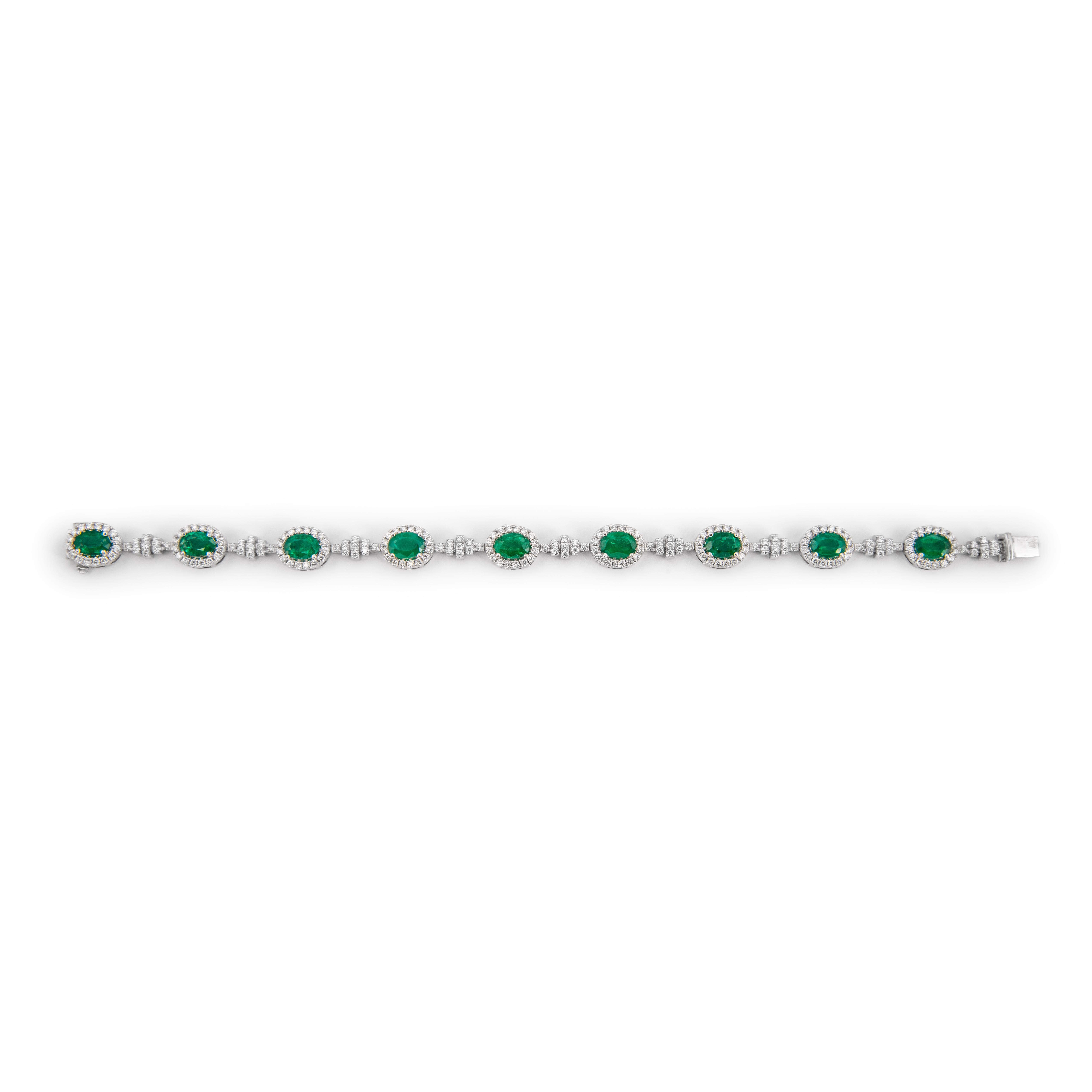 9,08 Karat Smaragd- und Diamant-Armband aus 18k Weißgold (Ovalschliff) im Angebot