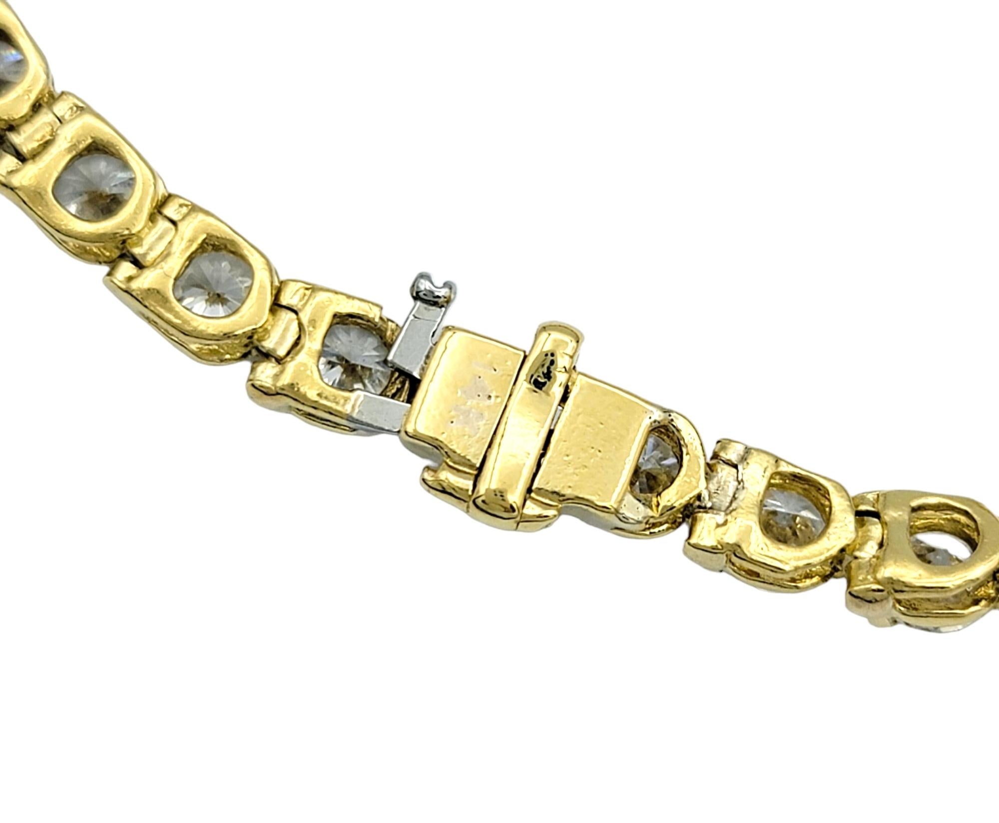 Bracciale da tennis con diamanti tondi e brillanti da 9,08 carati in oro giallo 14 carati in vendita 1