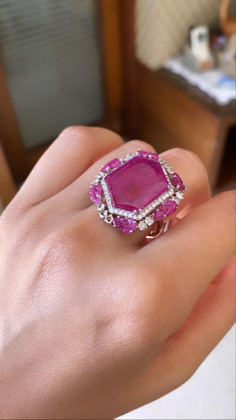 Set in 18K Gold, 9.08 Carats, Natural Ruby and Diamonds Cocktail Ring In New Condition For Sale In Hong Kong, HK