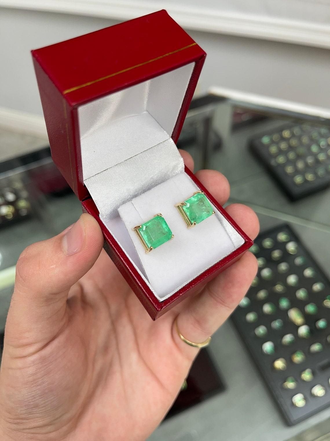9,08tcw 14K kolumbianische Ohrstecker aus Gold mit kolumbianischem Smaragd-Emerald-Schliff Damen