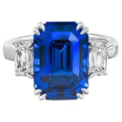 Bague en platine avec saphir bleu taille émeraude de 9,09 carats (H) et diamants