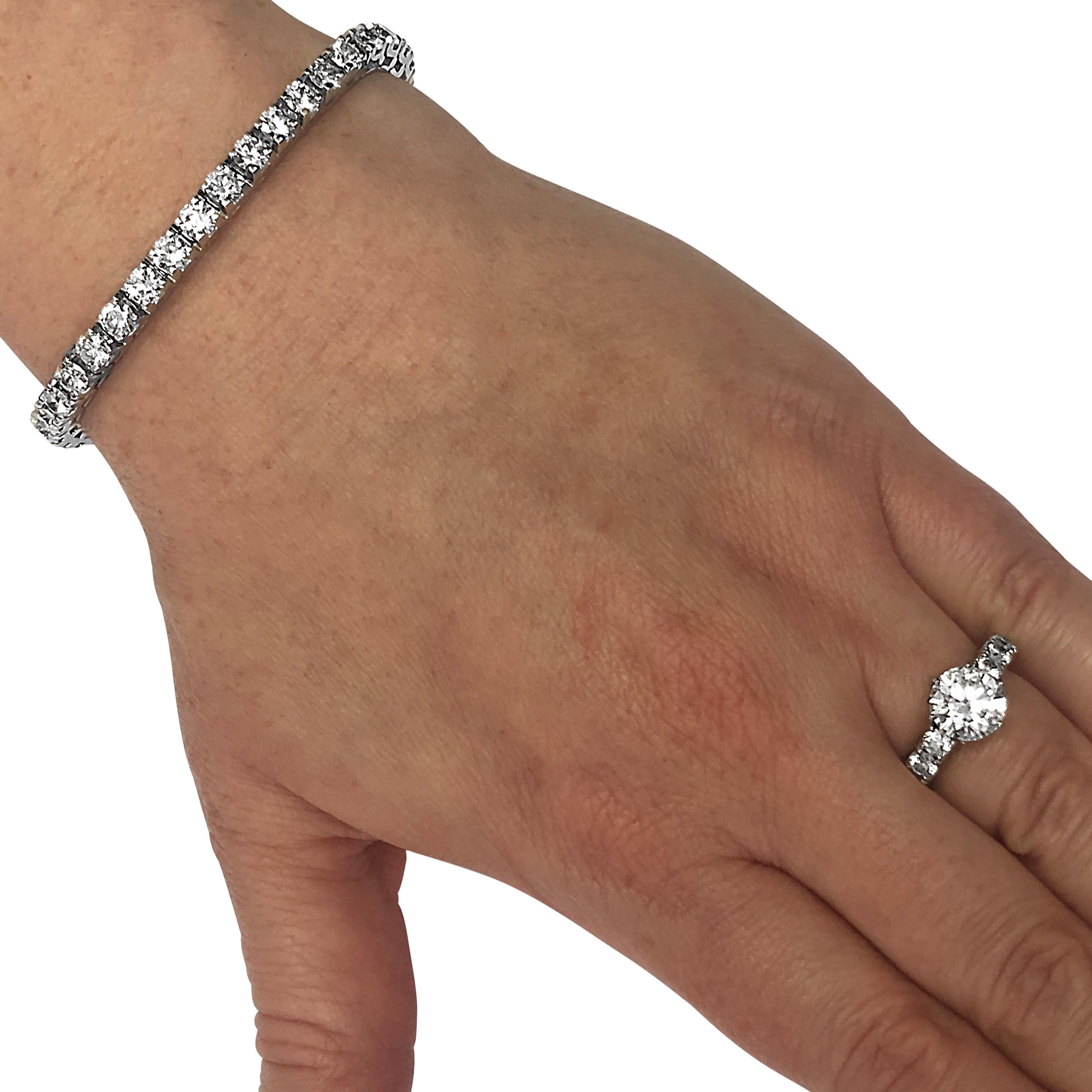 Modern 9.09 Carat Diamond Tennis Bracelet