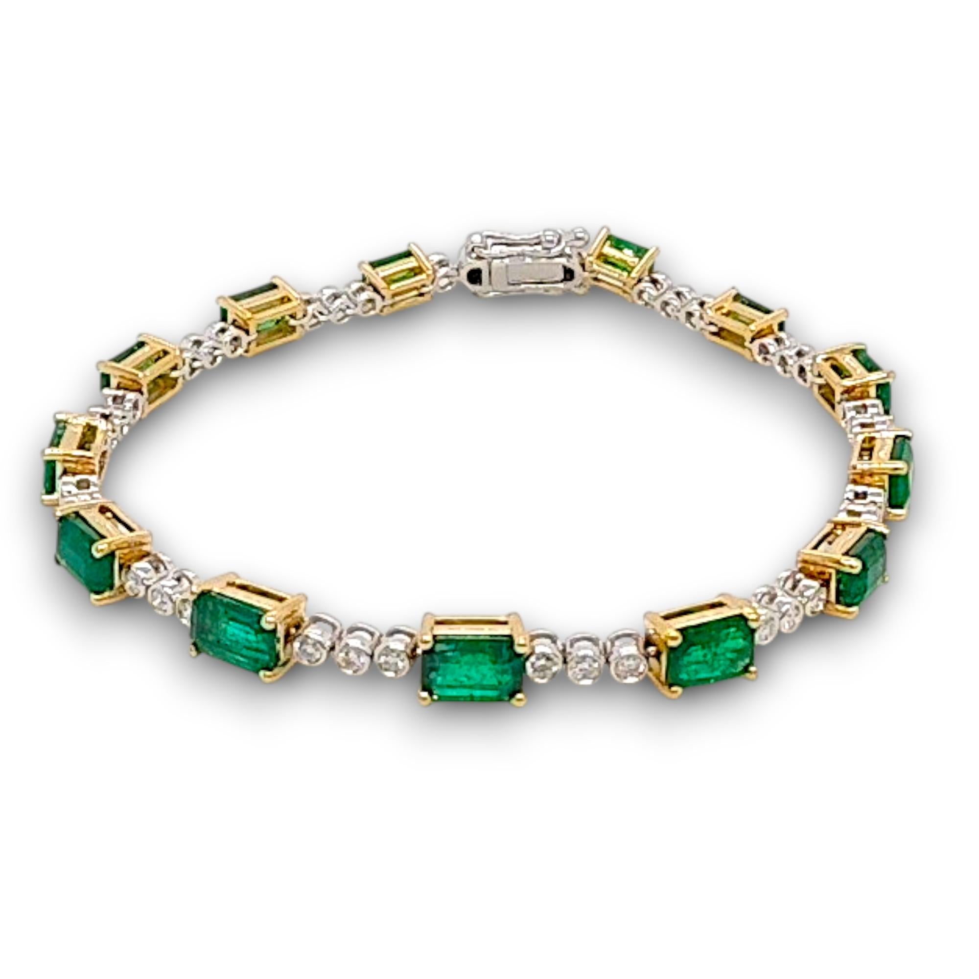 Bracelet en or blanc et jaune de 9.09 carats de diamants blancs d'émeraude Neuf - En vente à New York, NY