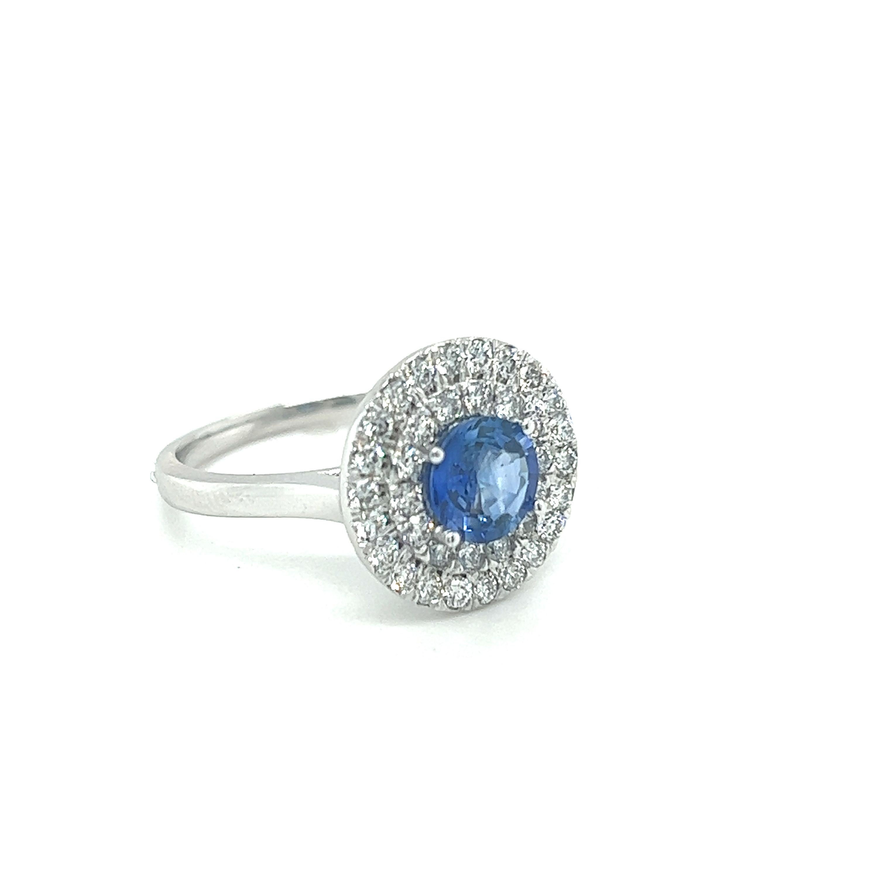 Art déco .90ct Natural Sapphire with .65ct Double halo Ring en vente
