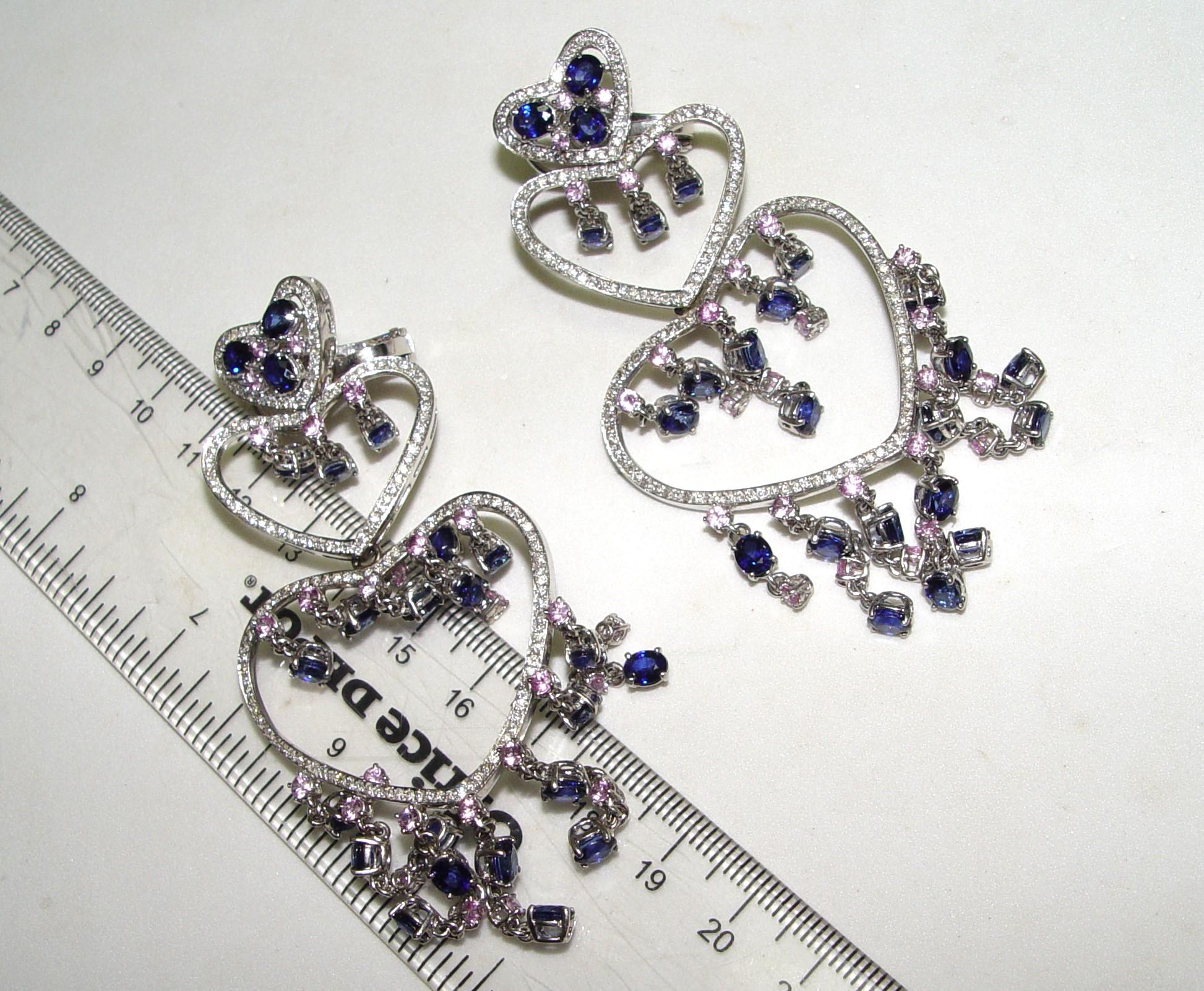 Boucles d'oreilles chandelier de 90 mm de long en saphir et diamants 18 carats 51 grammes en vente 4