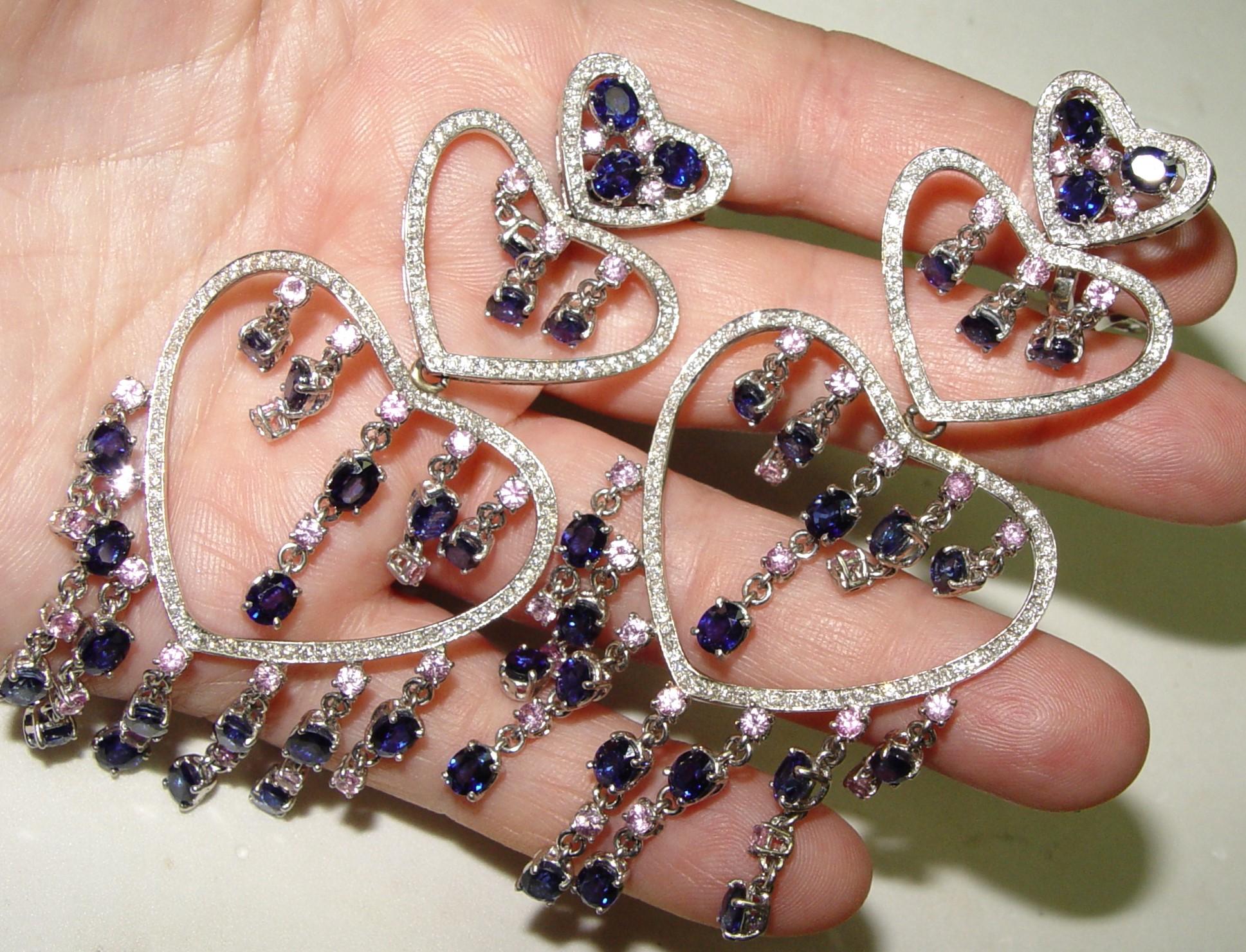 Boucles d'oreilles chandelier de 90 mm de long en saphir et diamants 18 carats 51 grammes en vente 1